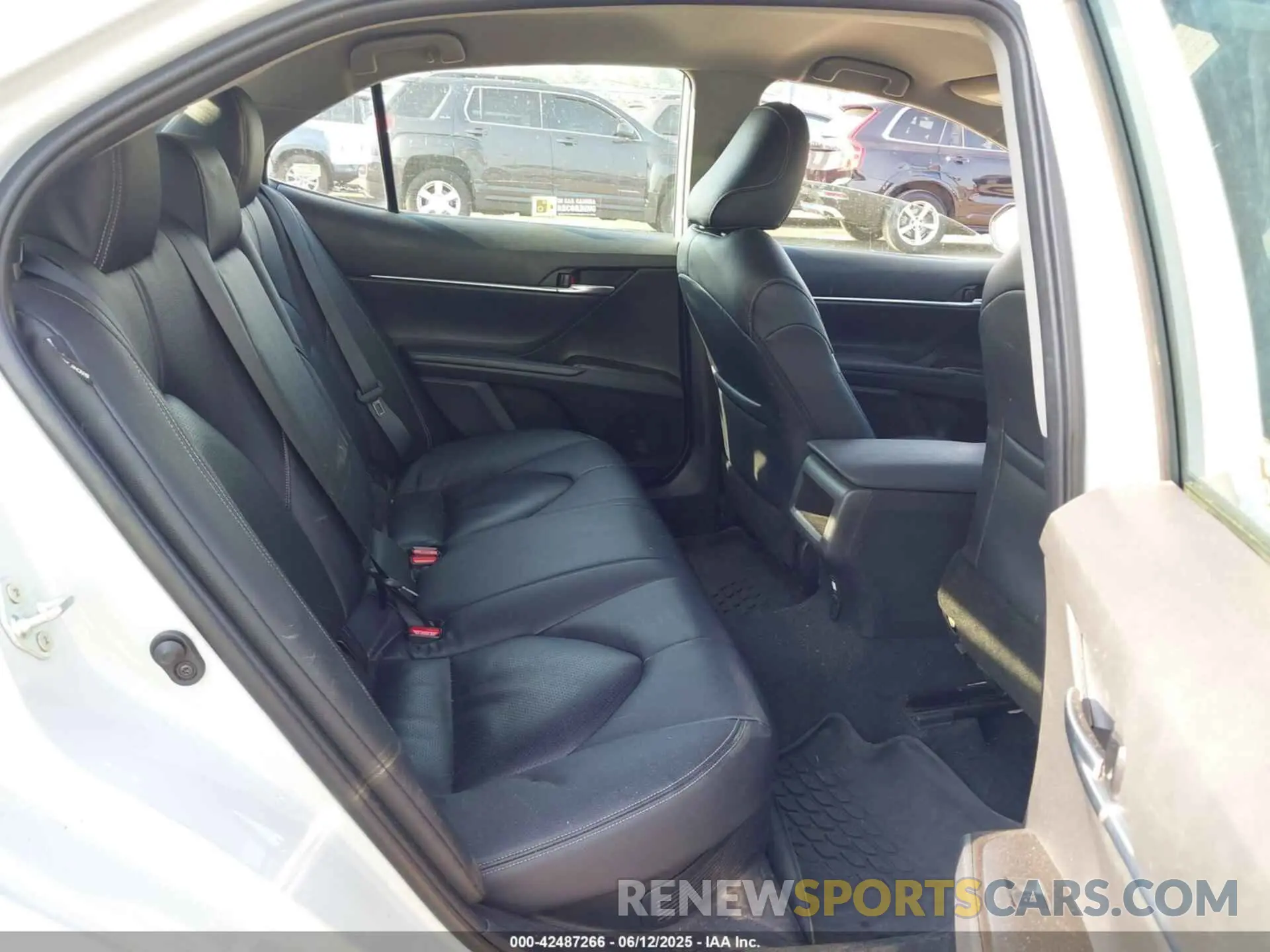 8 Photograph of a damaged car 4T1C31AK5RU078821 TOYOTA CAMRY HYBRID 2024