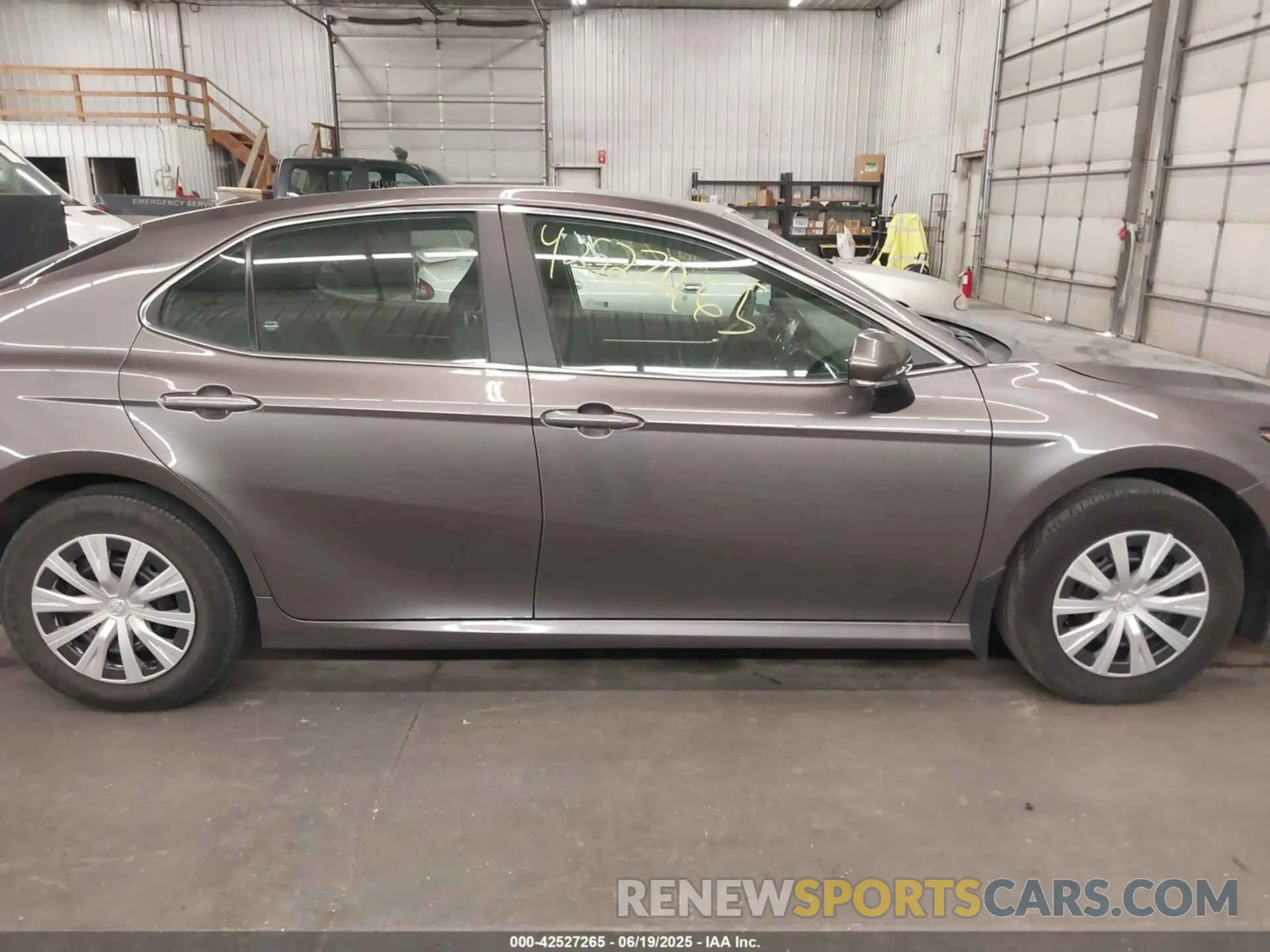 14 Photograph of a damaged car 4T1C31AK5RU626333 TOYOTA CAMRY HYBRID 2024