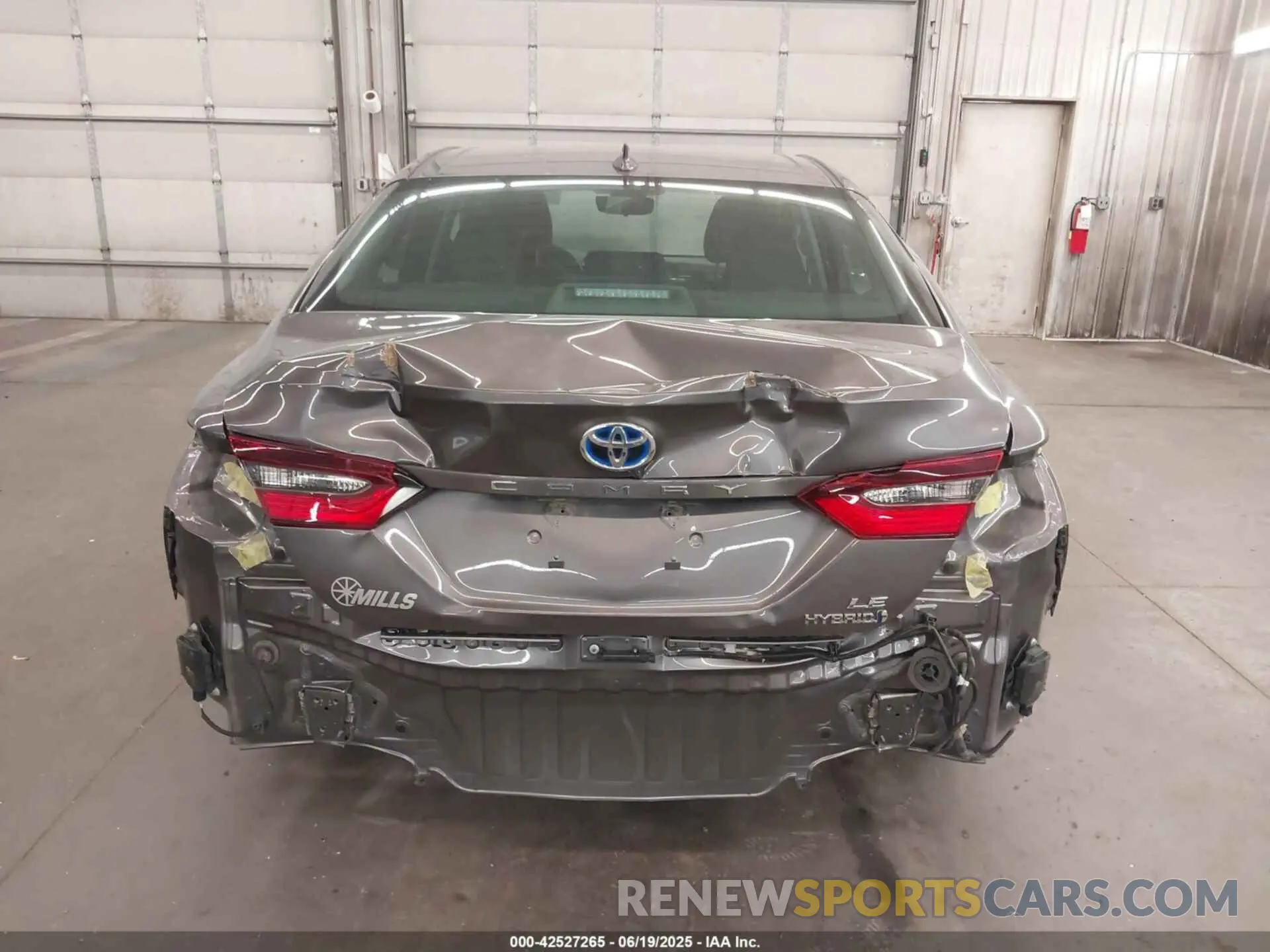 17 Photograph of a damaged car 4T1C31AK5RU626333 TOYOTA CAMRY HYBRID 2024