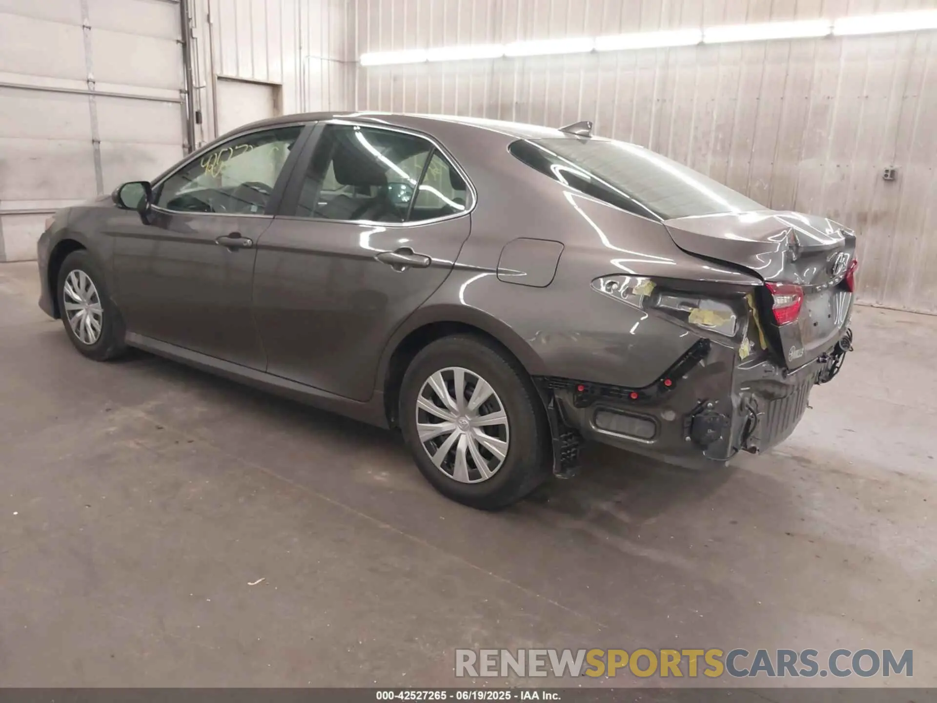 3 Photograph of a damaged car 4T1C31AK5RU626333 TOYOTA CAMRY HYBRID 2024