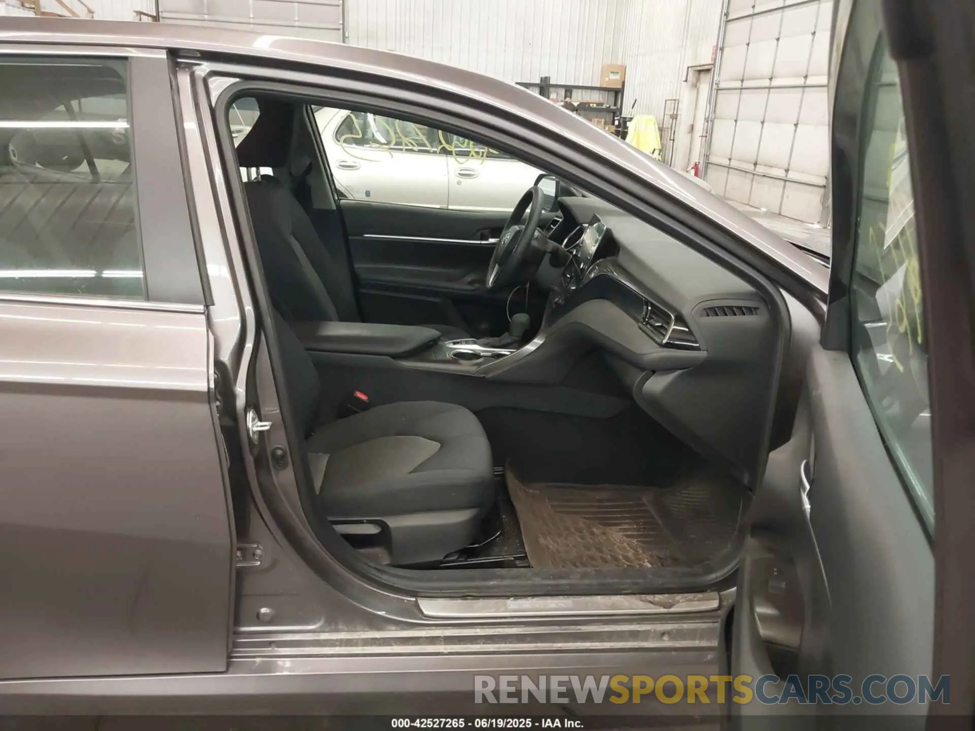 5 Photograph of a damaged car 4T1C31AK5RU626333 TOYOTA CAMRY HYBRID 2024