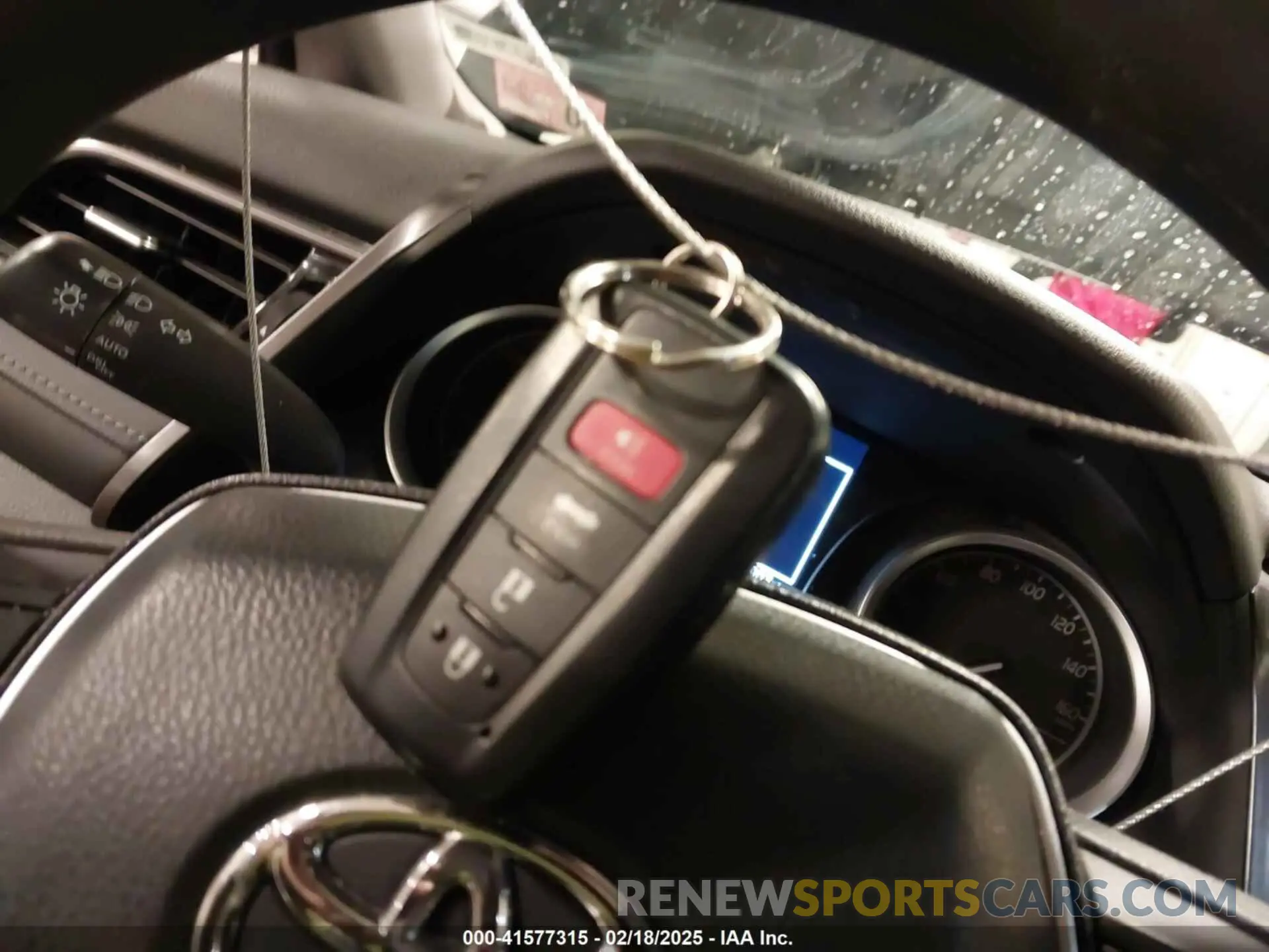 11 Фотография поврежденного автомобиля 4T1C31AK8RU624379 TOYOTA CAMRY HYBRID 2024