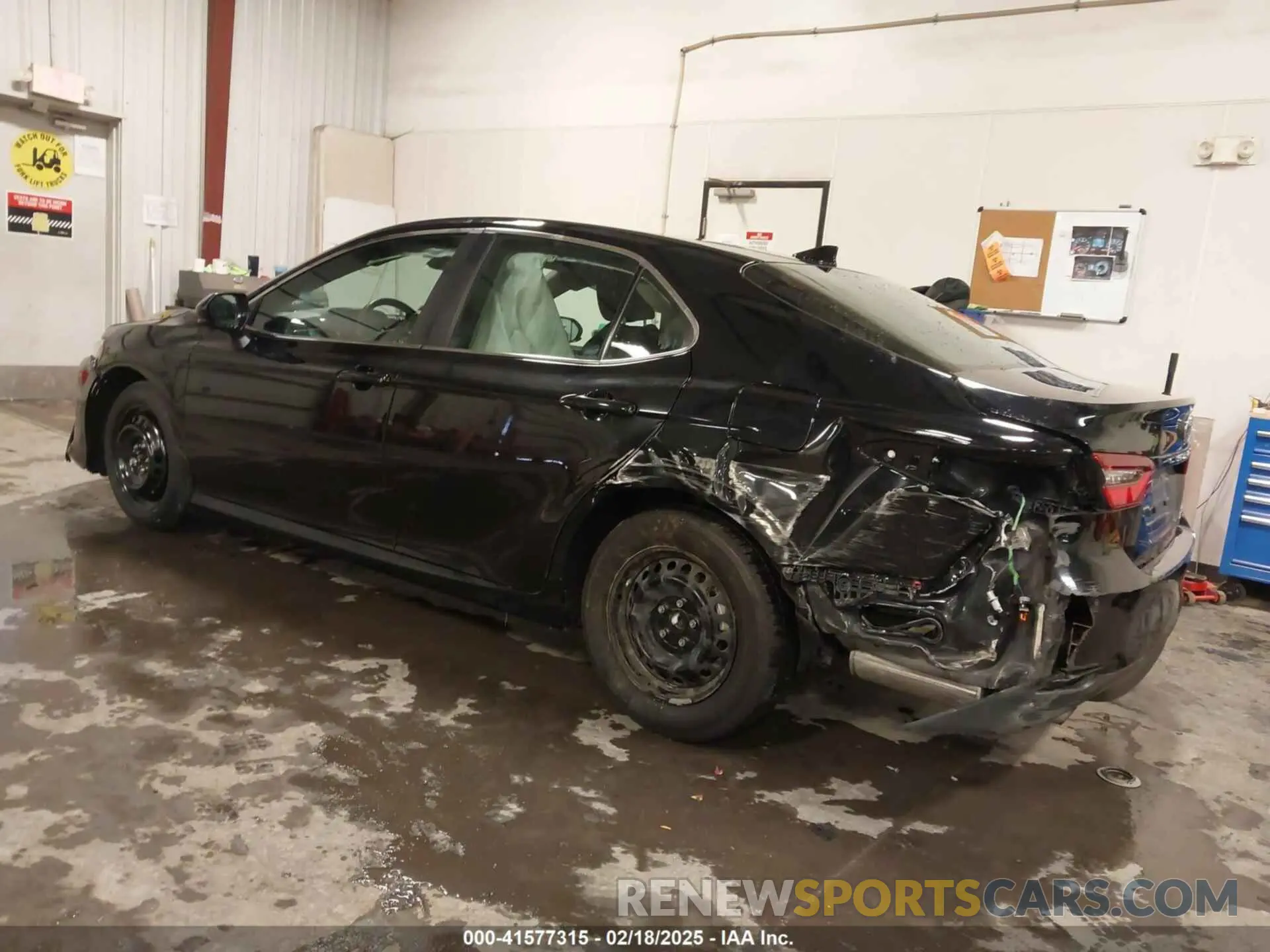 3 Фотография поврежденного автомобиля 4T1C31AK8RU624379 TOYOTA CAMRY HYBRID 2024