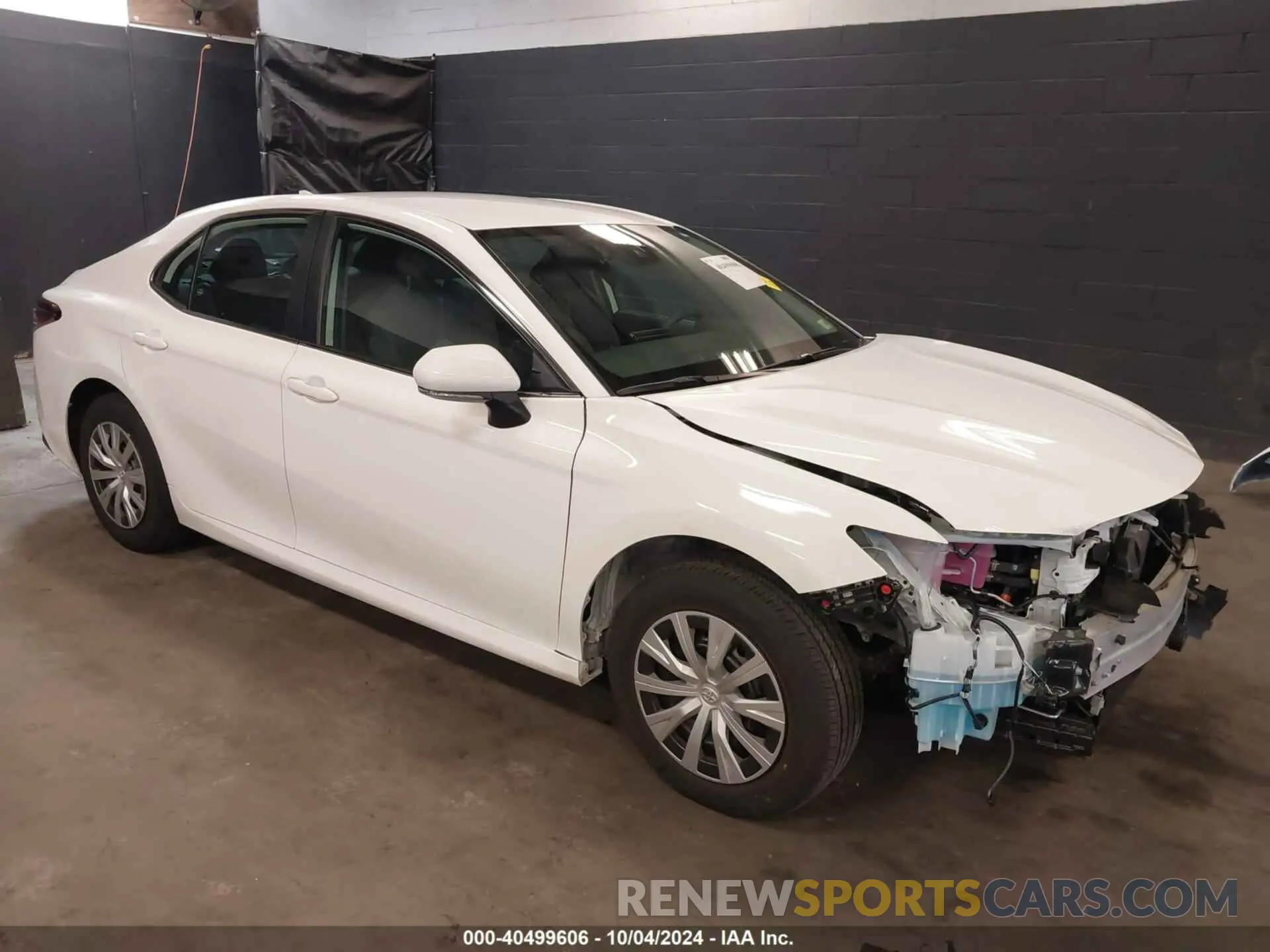 1 Фотография поврежденного автомобиля 4T1C31AK9RU074982 TOYOTA CAMRY HYBRID 2024