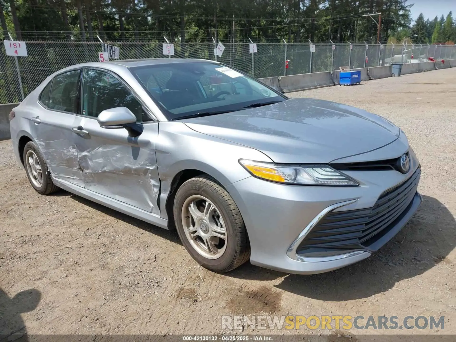 1 Photograph of a damaged car 4T1F31AK4RU622545 TOYOTA CAMRY HYBRID 2024