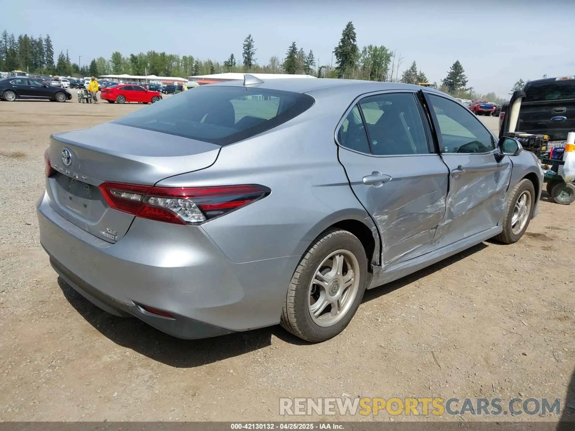 4 Photograph of a damaged car 4T1F31AK4RU622545 TOYOTA CAMRY HYBRID 2024
