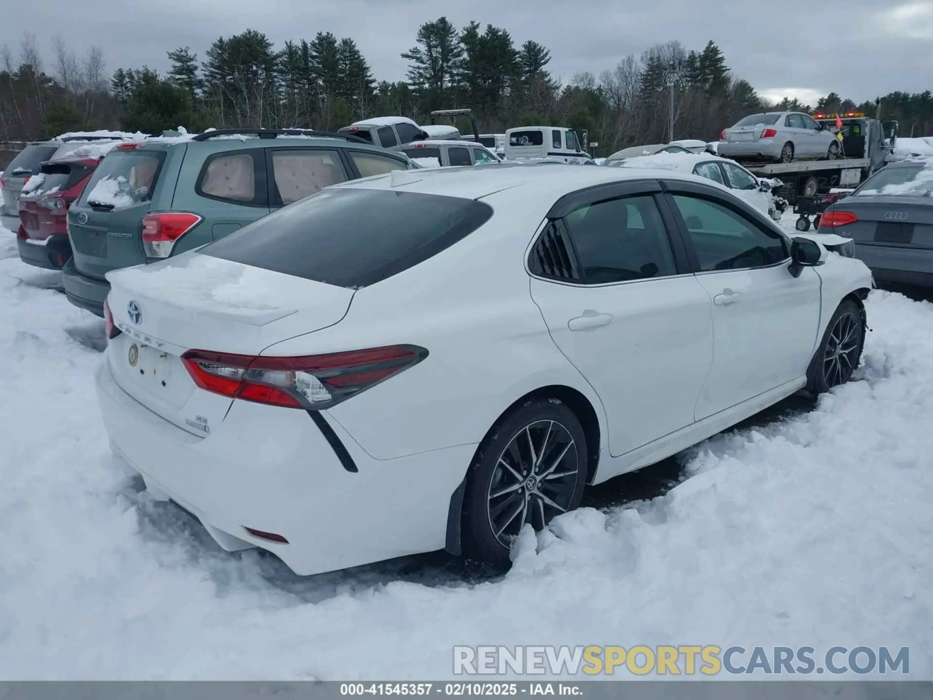 4 Photograph of a damaged car 4T1G31AK2RU073447 TOYOTA CAMRY HYBRID 2024