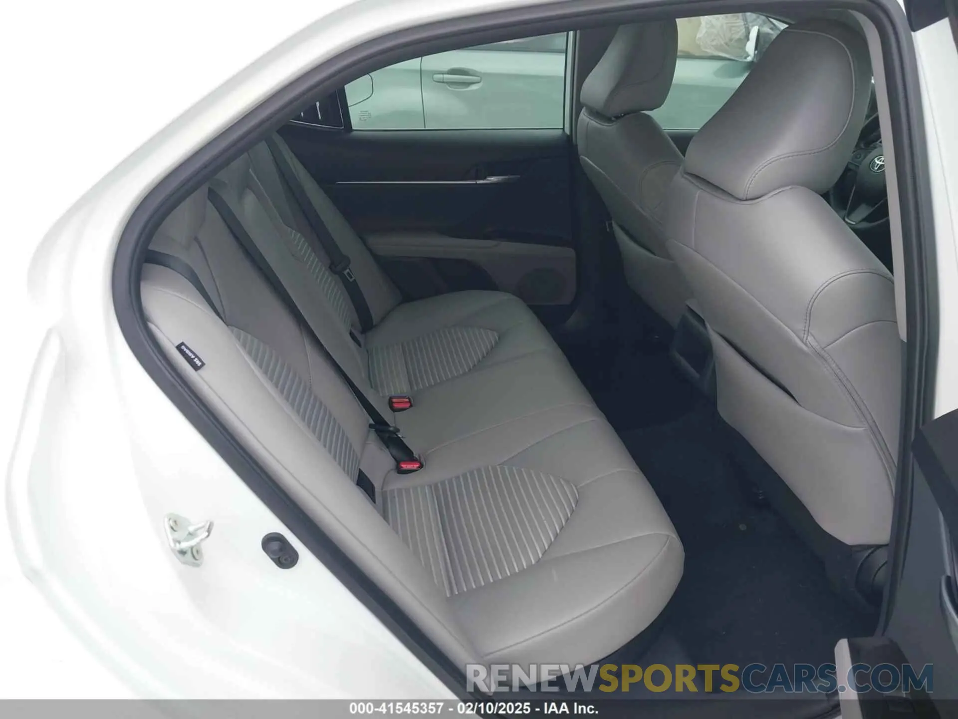 8 Photograph of a damaged car 4T1G31AK2RU073447 TOYOTA CAMRY HYBRID 2024