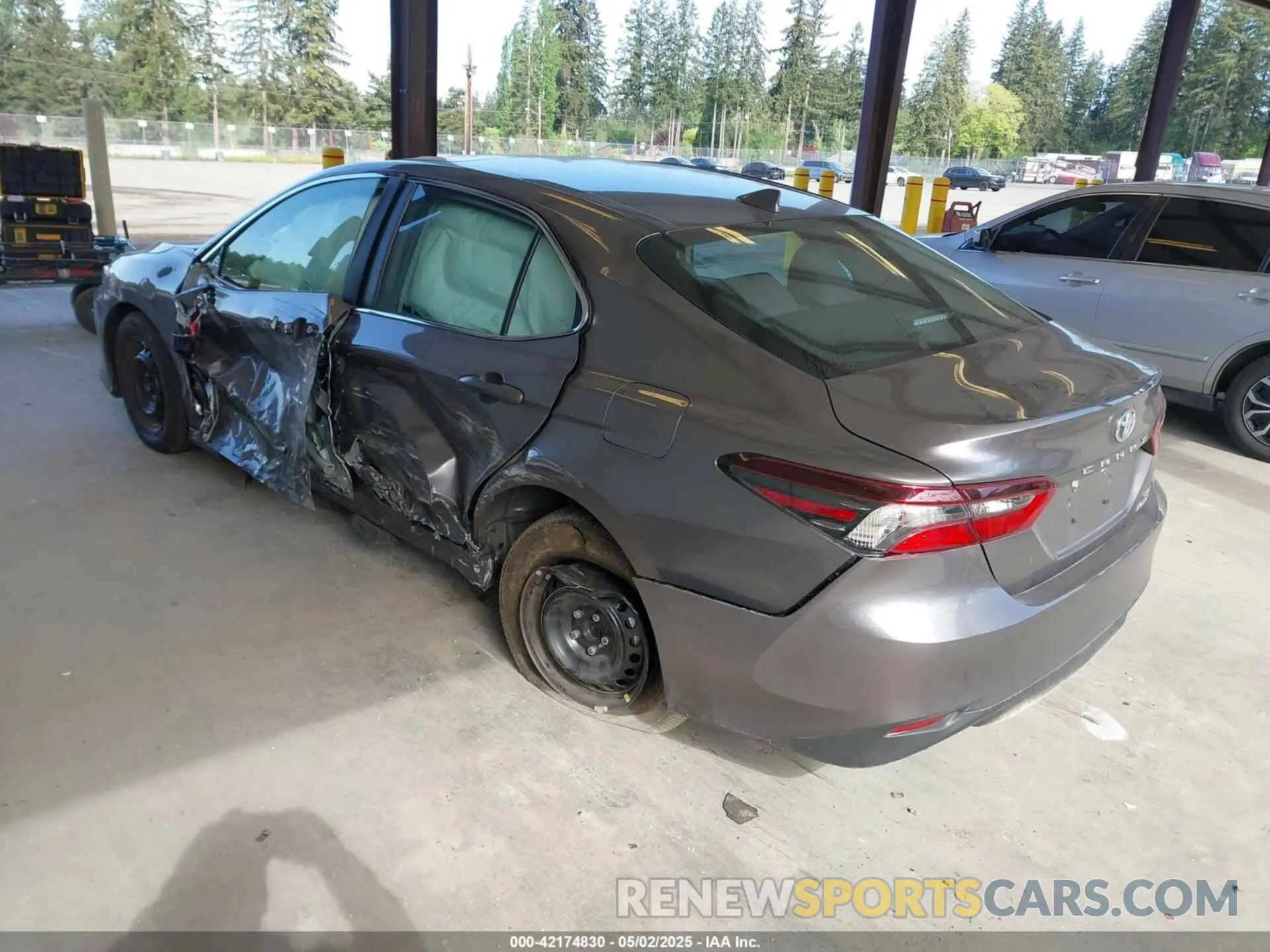 3 Photograph of a damaged car 4T1H31AK2RU077602 TOYOTA CAMRY HYBRID 2024