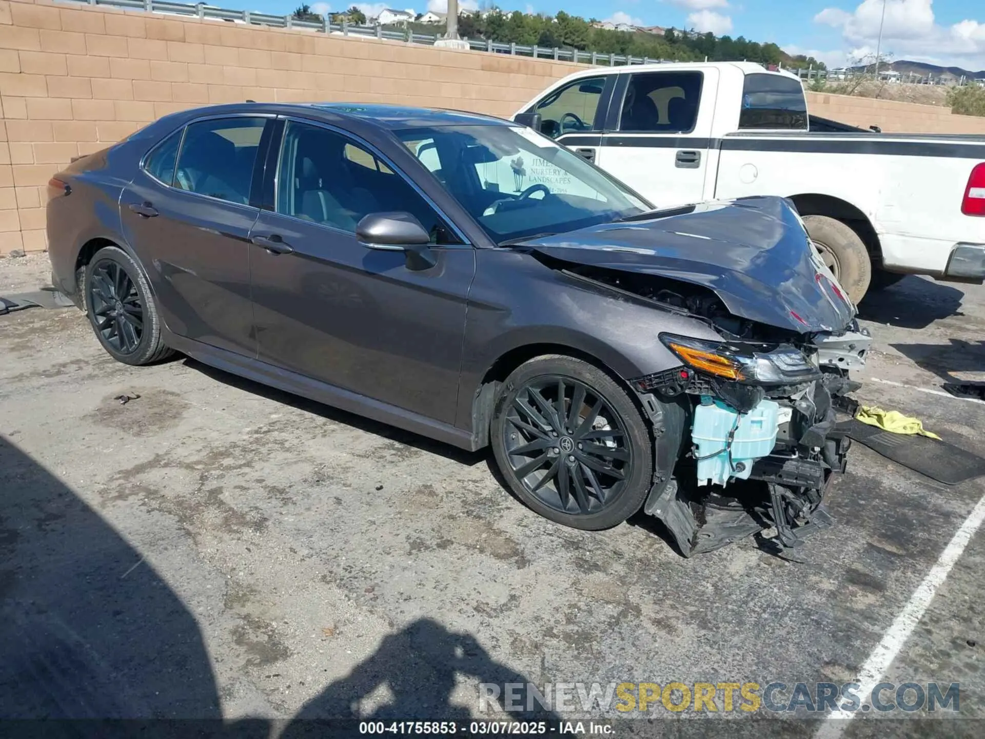 1 Фотография поврежденного автомобиля 4T1K31AK0RU628681 TOYOTA CAMRY HYBRID 2024