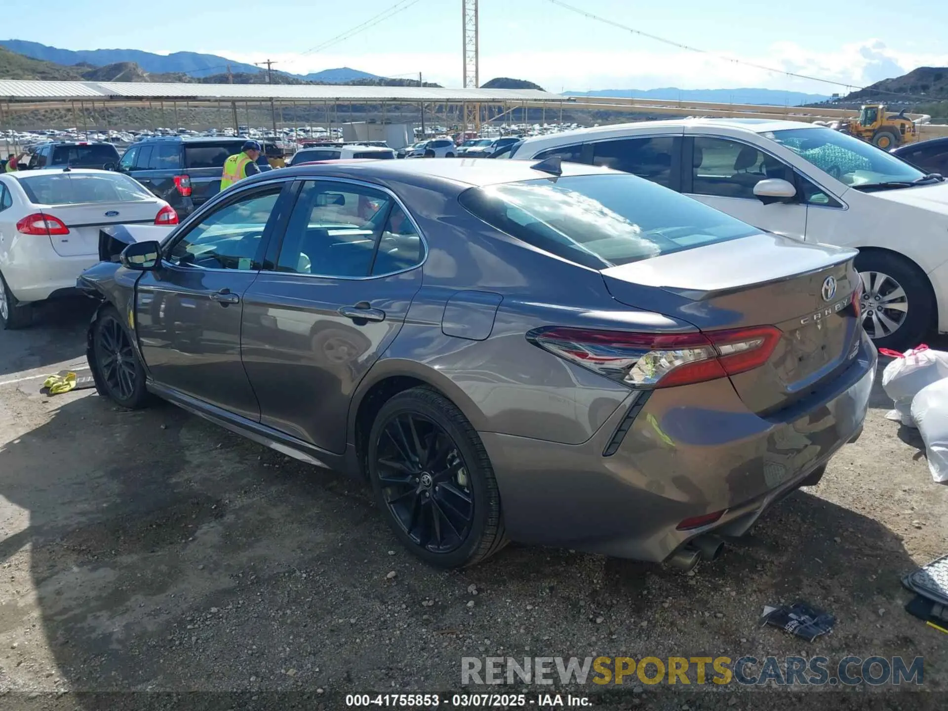 3 Фотография поврежденного автомобиля 4T1K31AK0RU628681 TOYOTA CAMRY HYBRID 2024