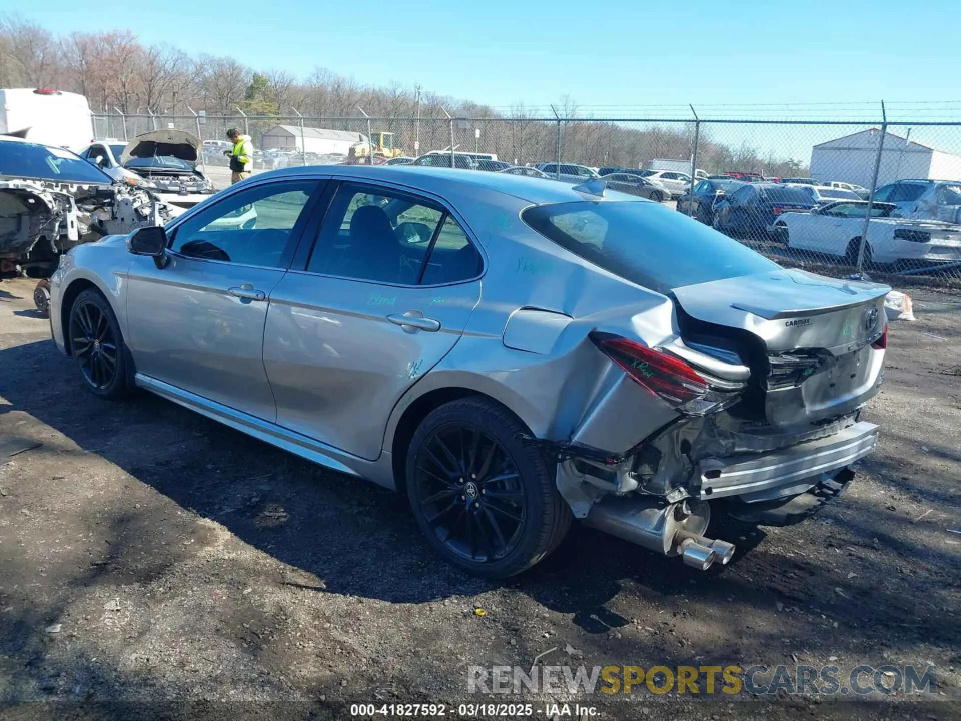3 Фотография поврежденного автомобиля 4T1K31AK2RU074804 TOYOTA CAMRY HYBRID 2024