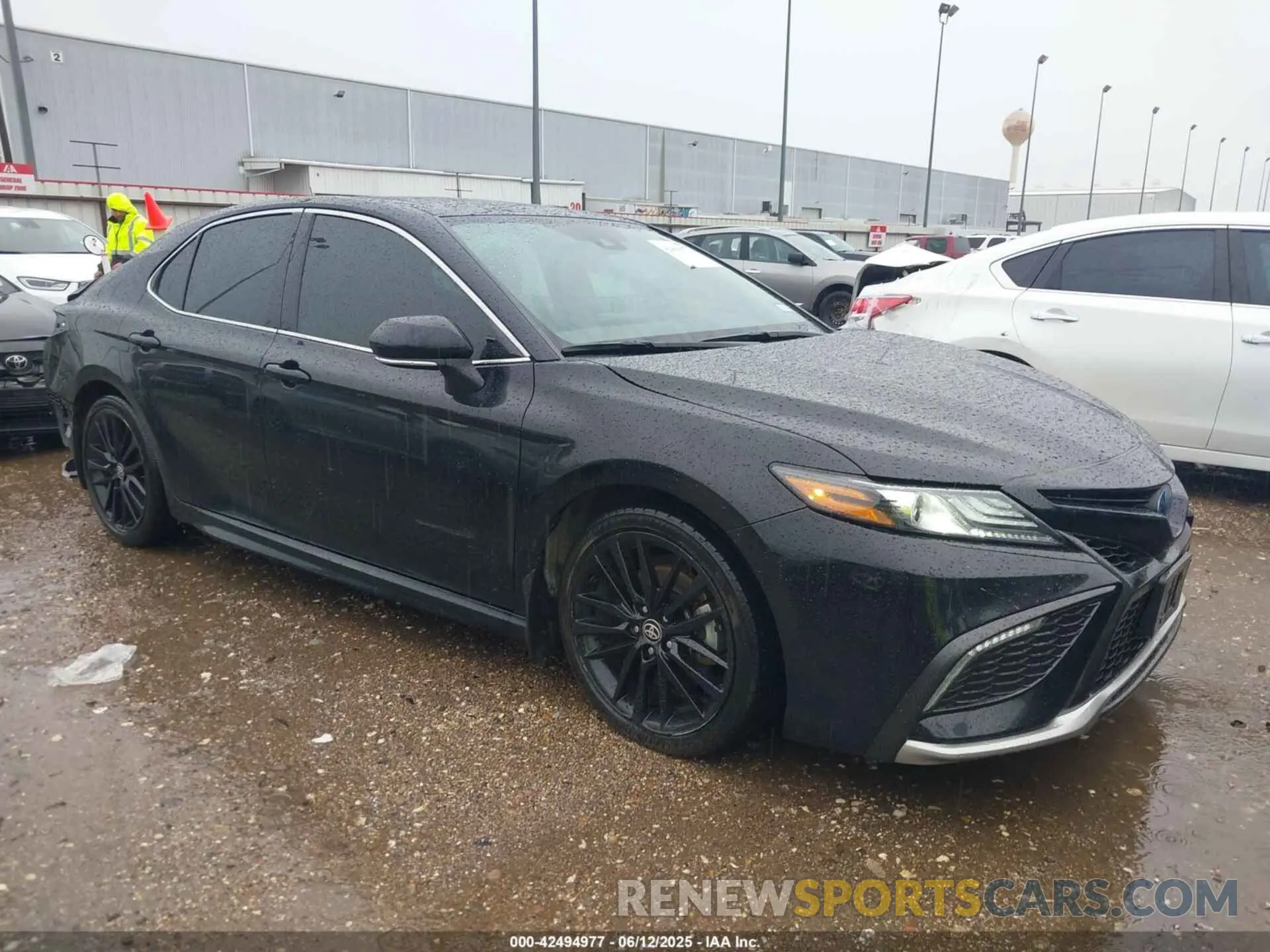 1 Фотография поврежденного автомобиля 4T1K31AK3RU624897 TOYOTA CAMRY HYBRID 2024