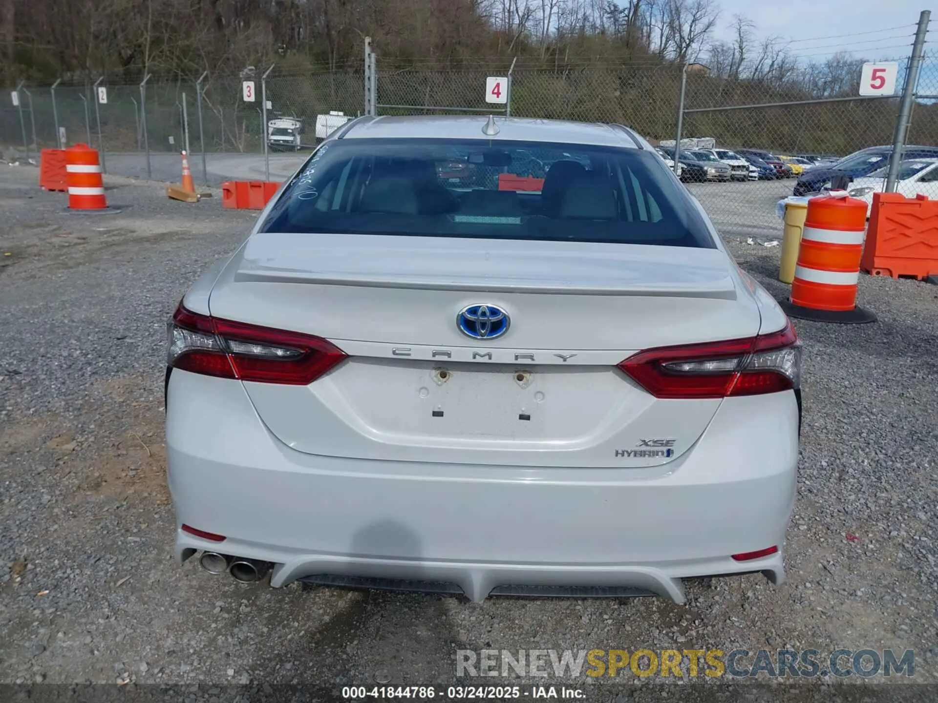 16 Photograph of a damaged car 4T1K31AK8RU078386 TOYOTA CAMRY HYBRID 2024