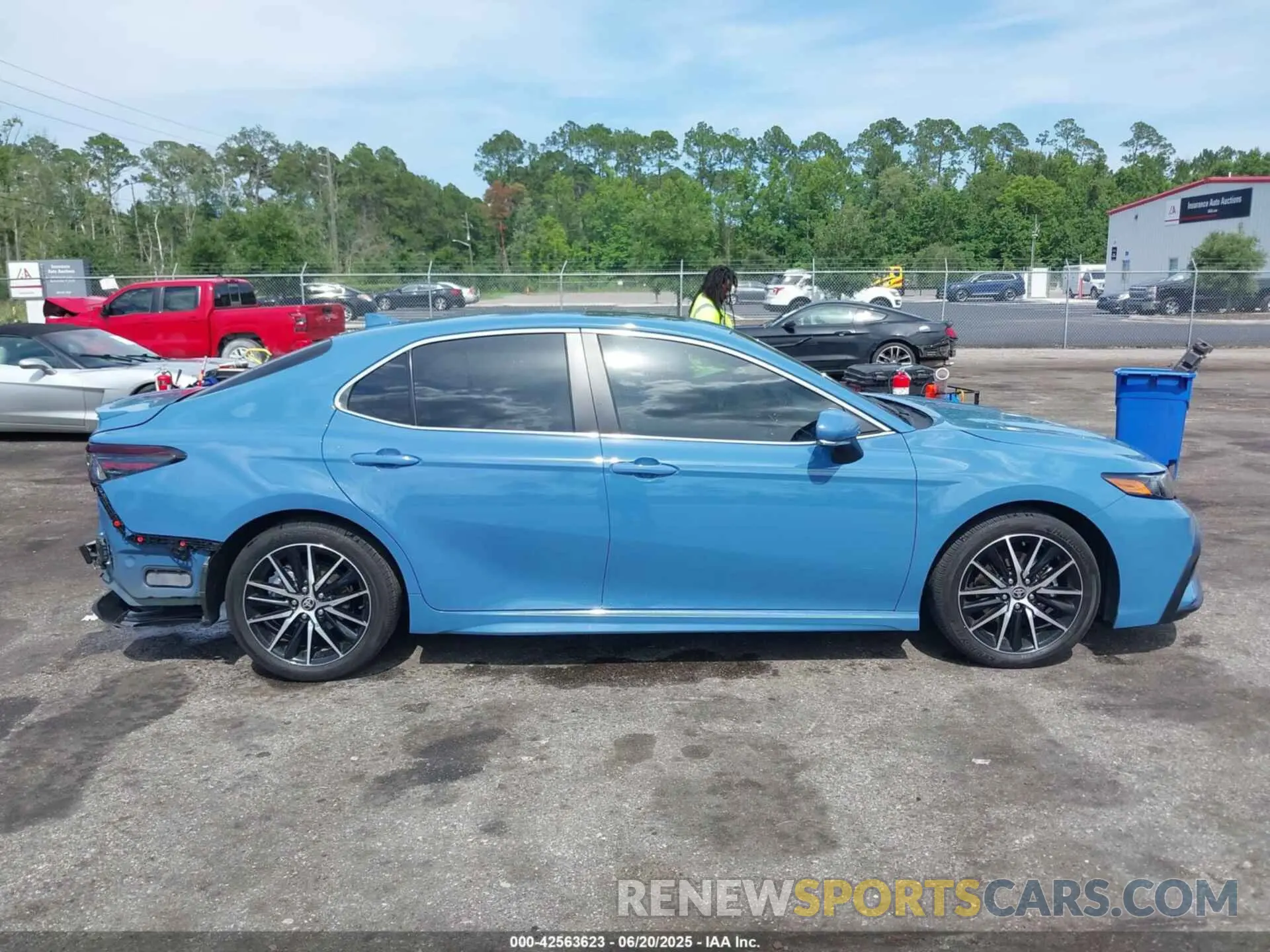 14 Photograph of a damaged car 4T1S31AKXRU075697 TOYOTA CAMRY HYBRID 2024