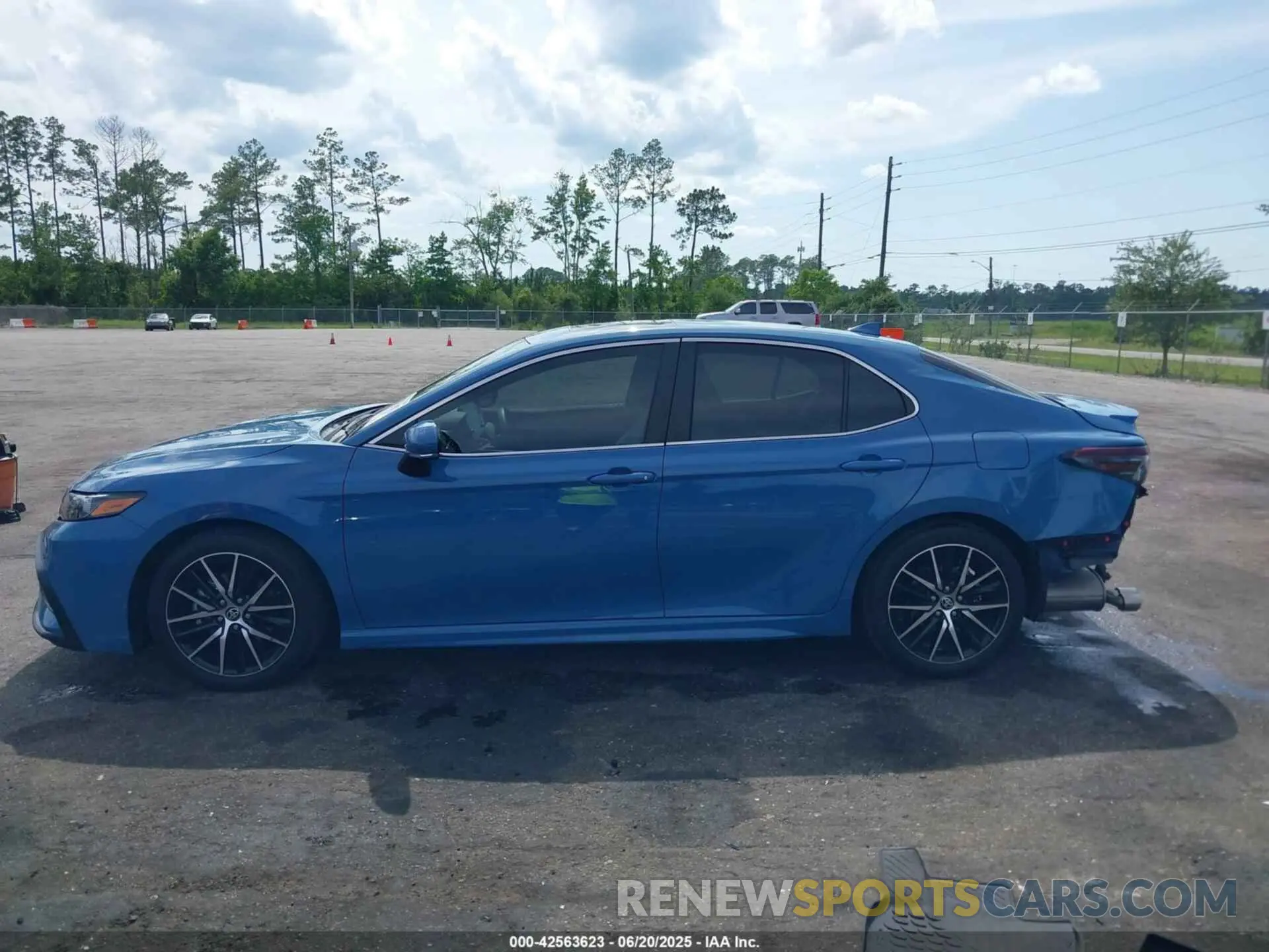 15 Photograph of a damaged car 4T1S31AKXRU075697 TOYOTA CAMRY HYBRID 2024