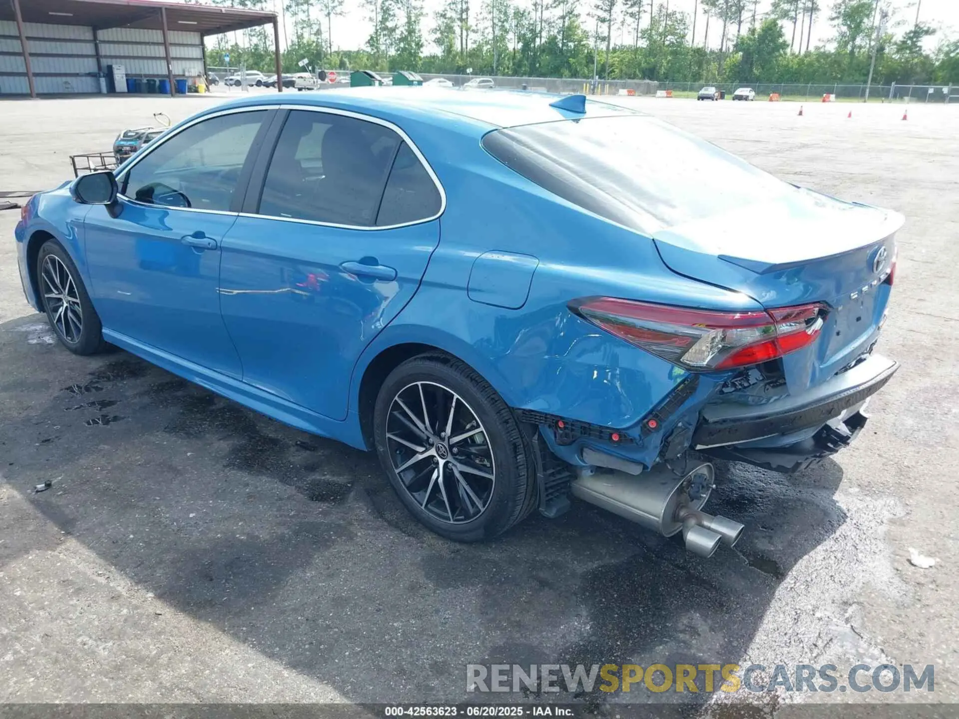 3 Photograph of a damaged car 4T1S31AKXRU075697 TOYOTA CAMRY HYBRID 2024