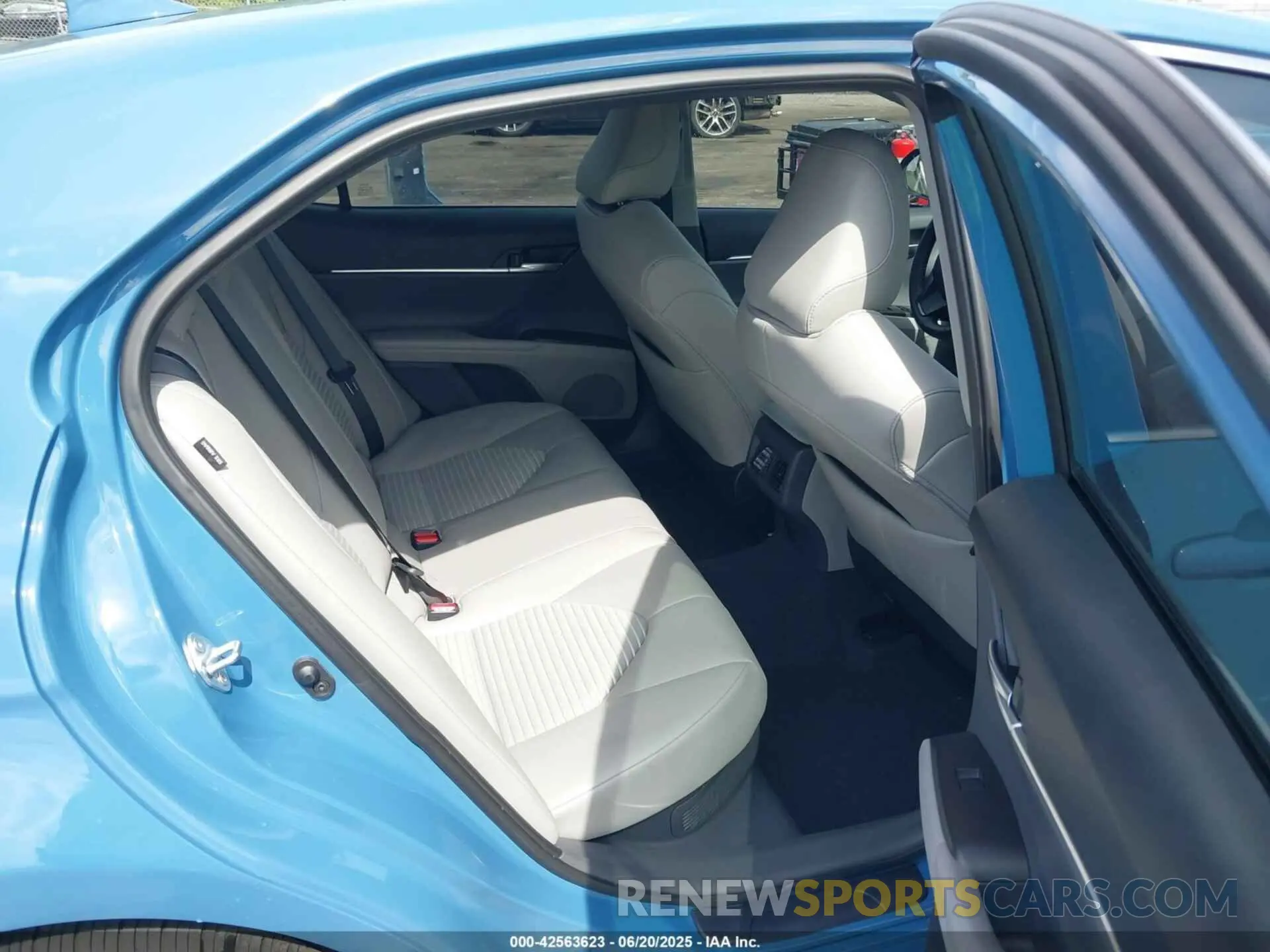 8 Photograph of a damaged car 4T1S31AKXRU075697 TOYOTA CAMRY HYBRID 2024
