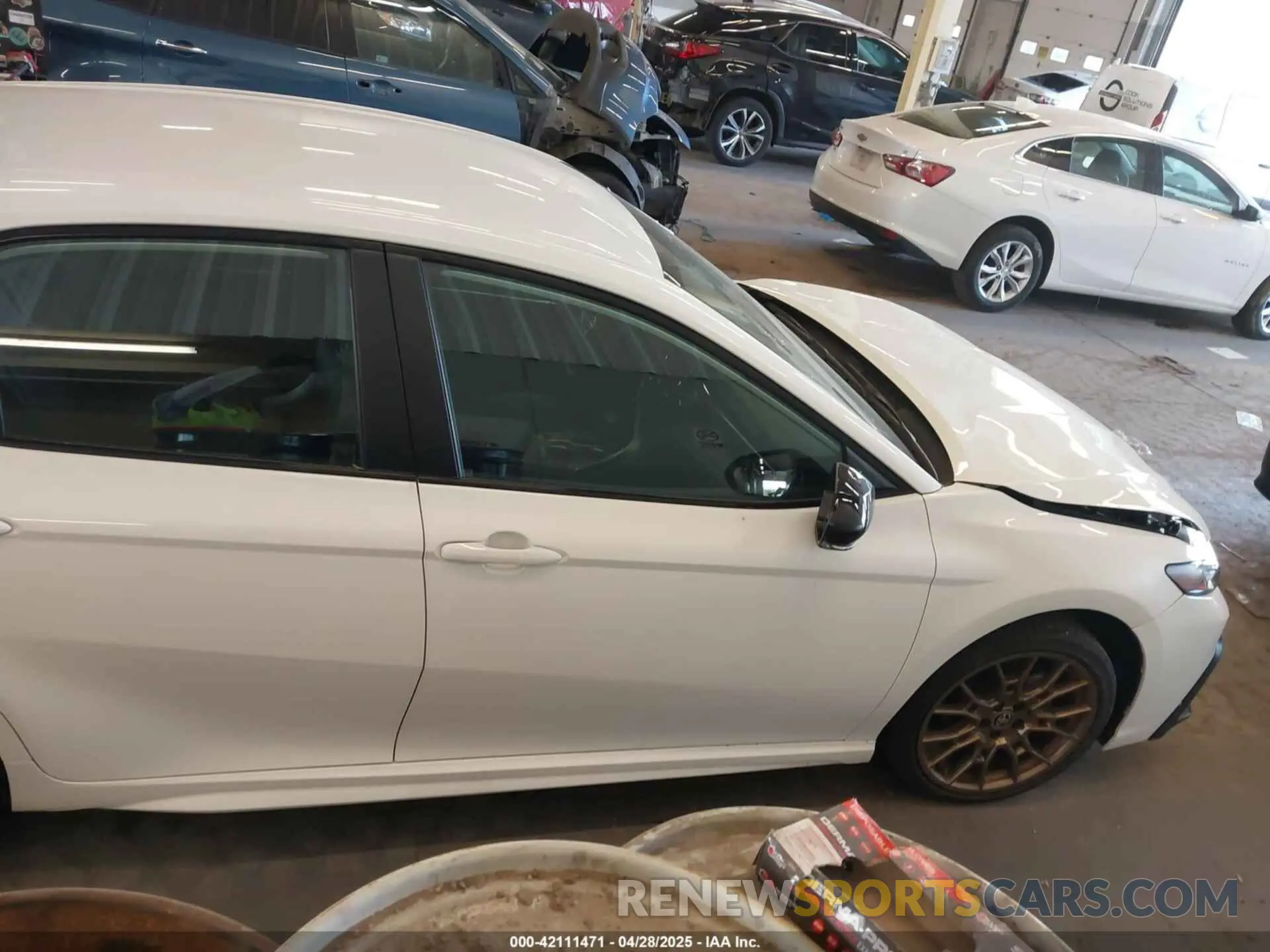 14 Photograph of a damaged car 4T1T31AK0RU073025 TOYOTA CAMRY HYBRID 2024
