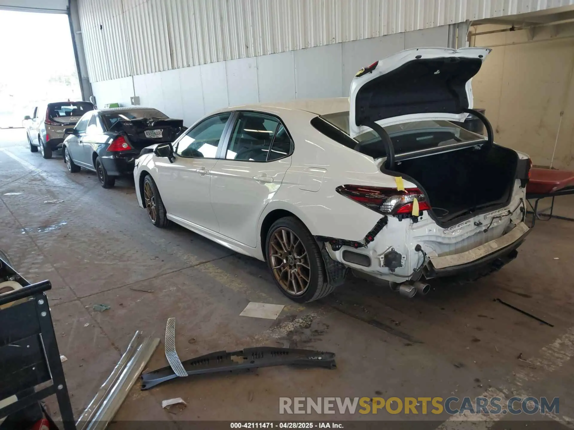 3 Photograph of a damaged car 4T1T31AK0RU073025 TOYOTA CAMRY HYBRID 2024