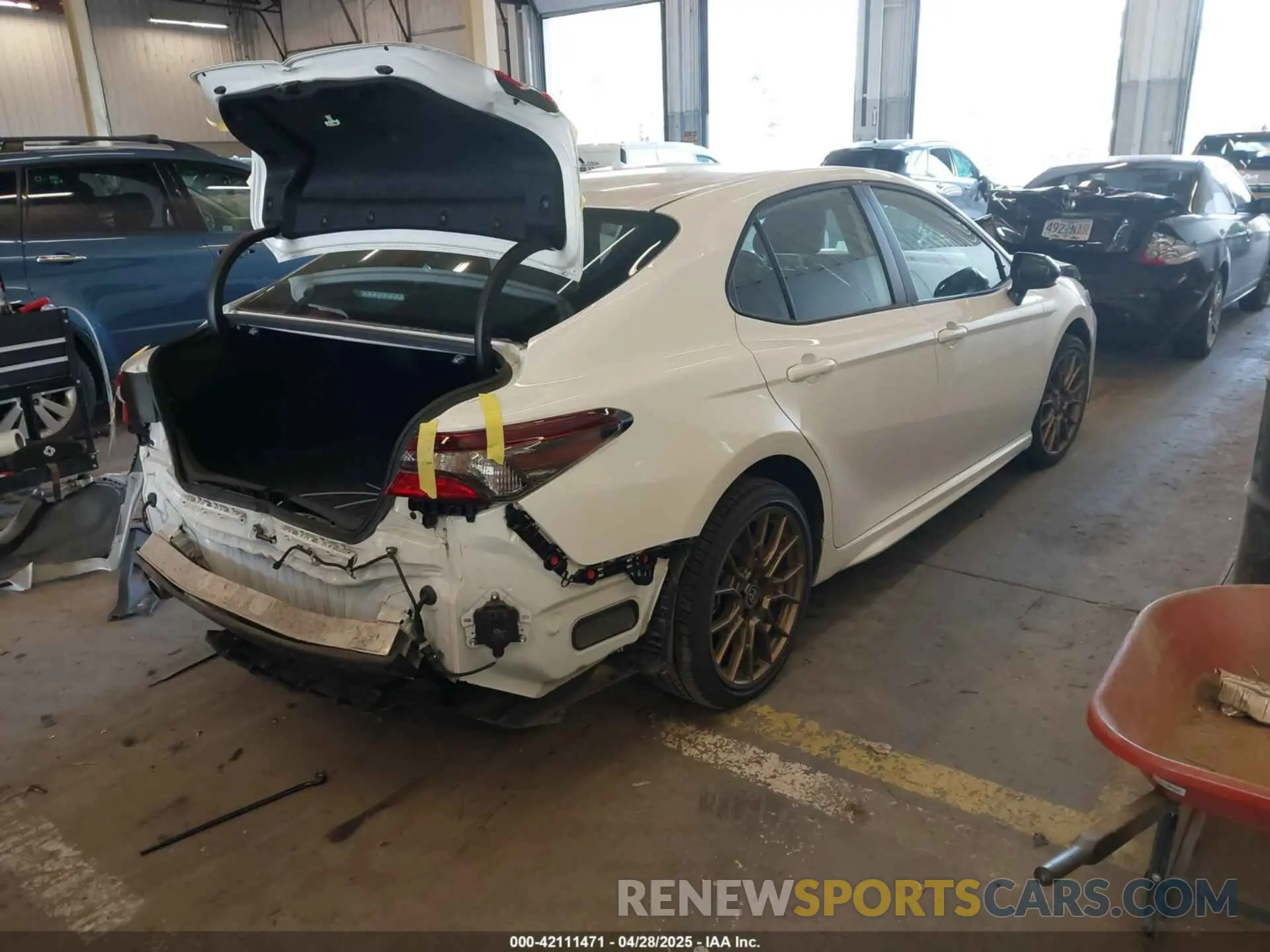 4 Photograph of a damaged car 4T1T31AK0RU073025 TOYOTA CAMRY HYBRID 2024