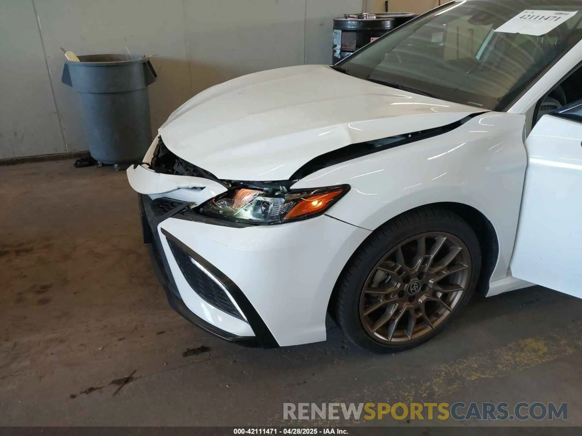 6 Photograph of a damaged car 4T1T31AK0RU073025 TOYOTA CAMRY HYBRID 2024