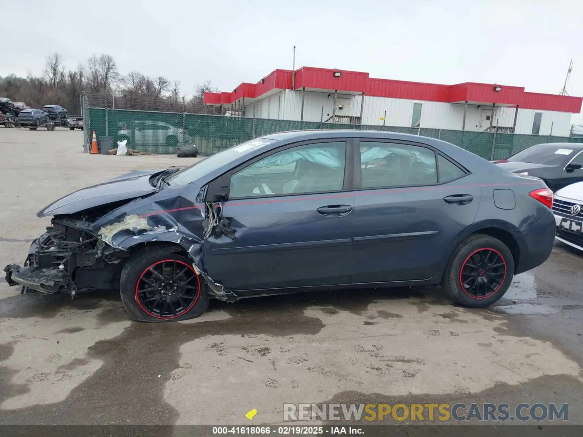 15 Photograph of a damaged car 2T1BURHE0KC141077 TOYOTA COROLLA 2019