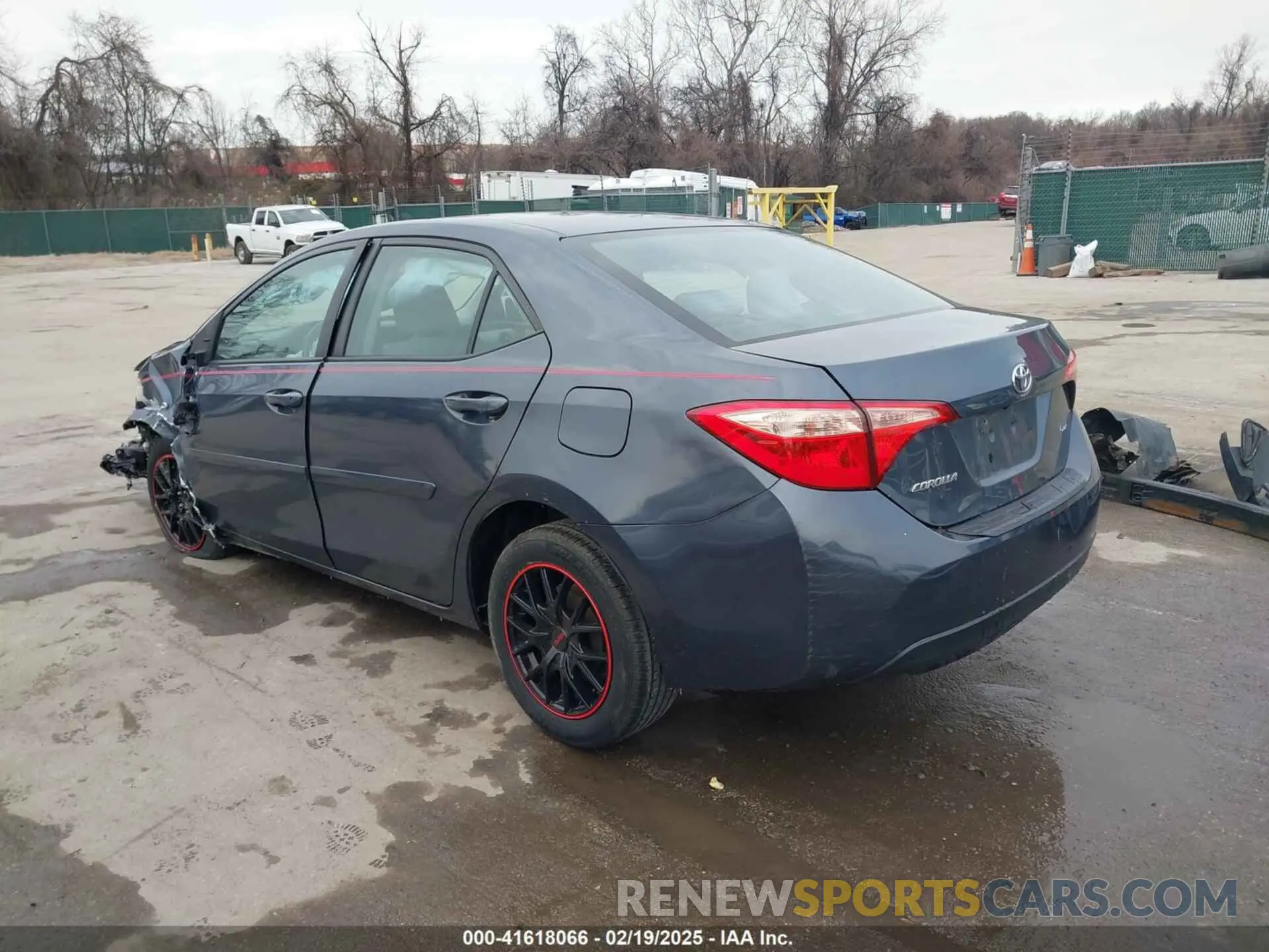 3 Photograph of a damaged car 2T1BURHE0KC141077 TOYOTA COROLLA 2019