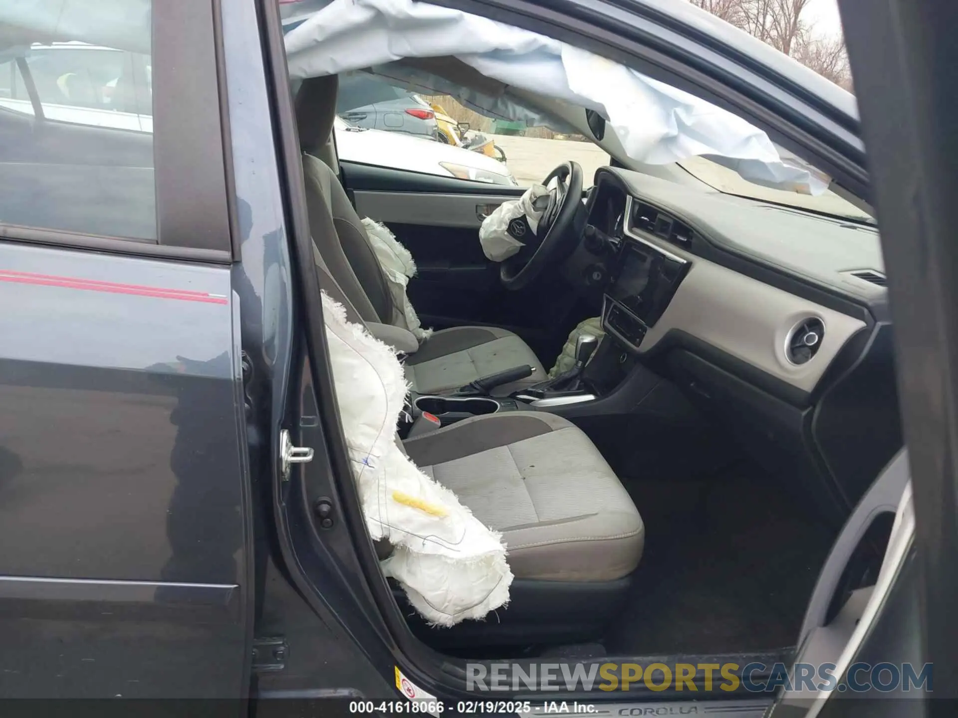 5 Photograph of a damaged car 2T1BURHE0KC141077 TOYOTA COROLLA 2019