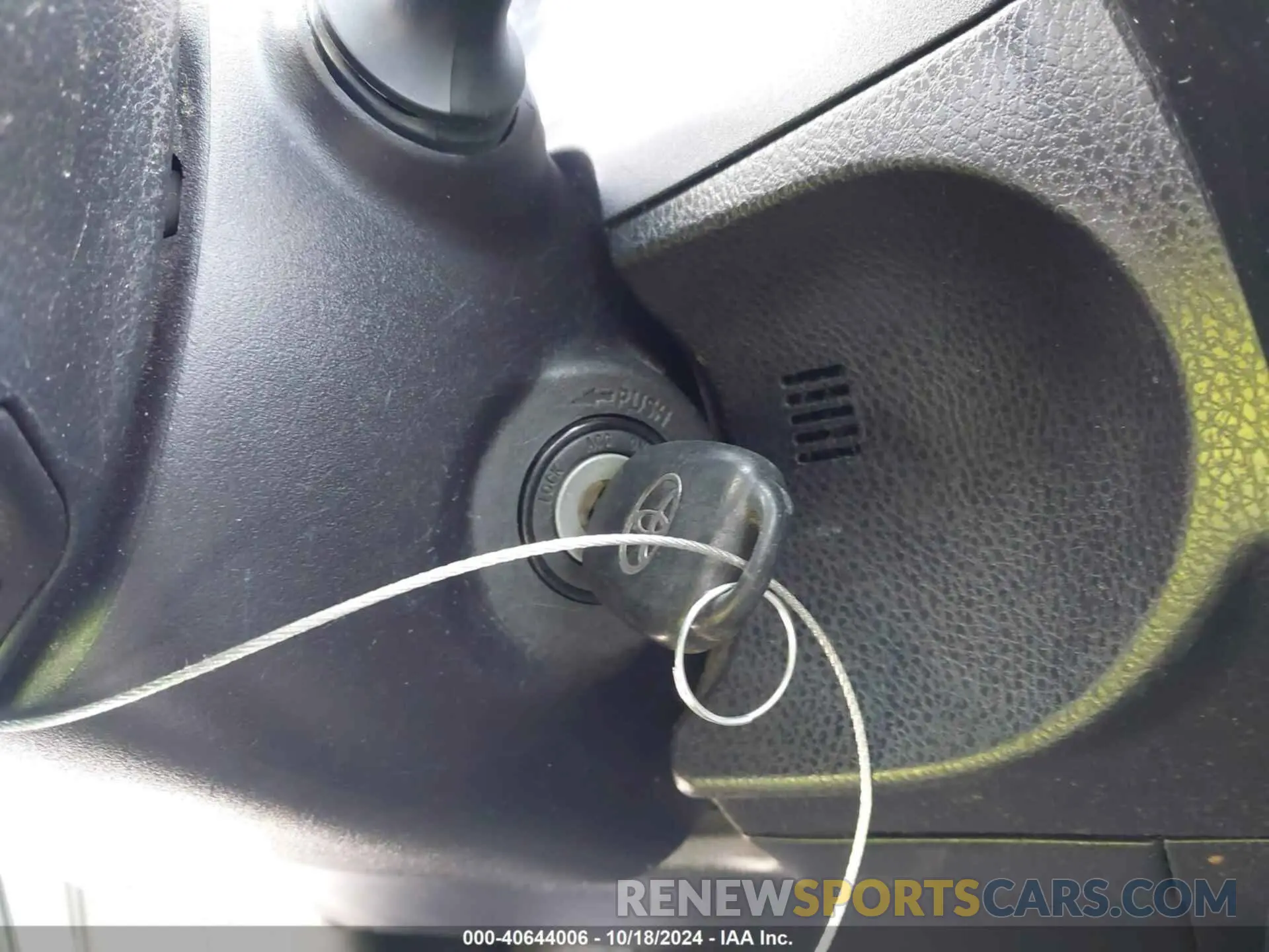 11 Photograph of a damaged car 2T1BURHE0KC148868 TOYOTA COROLLA 2019