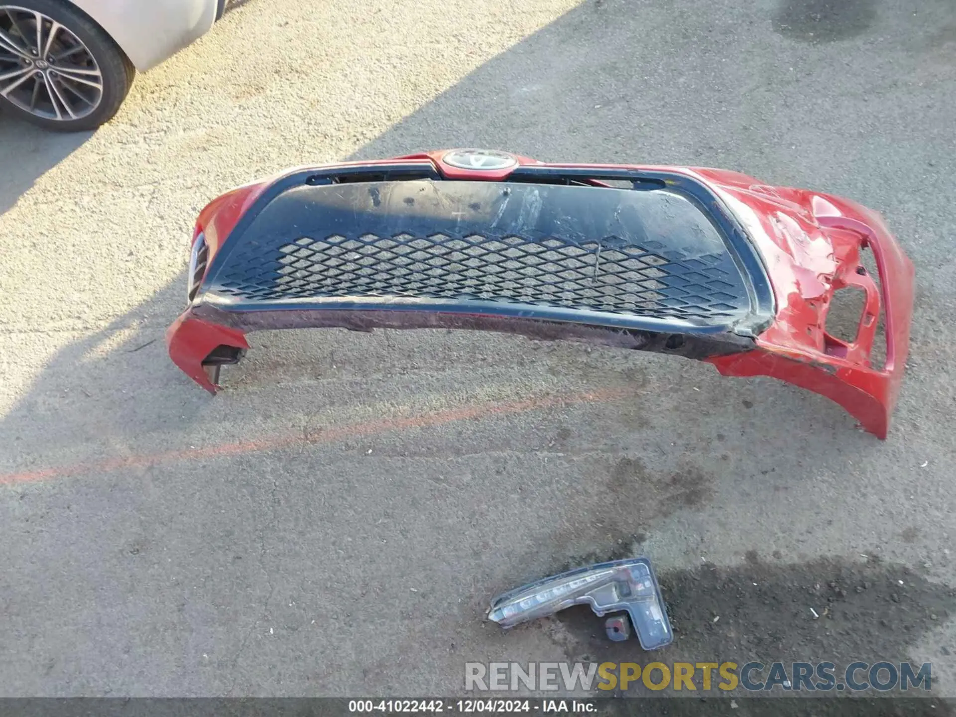 12 Photograph of a damaged car 2T1BURHE0KC158977 TOYOTA COROLLA 2019