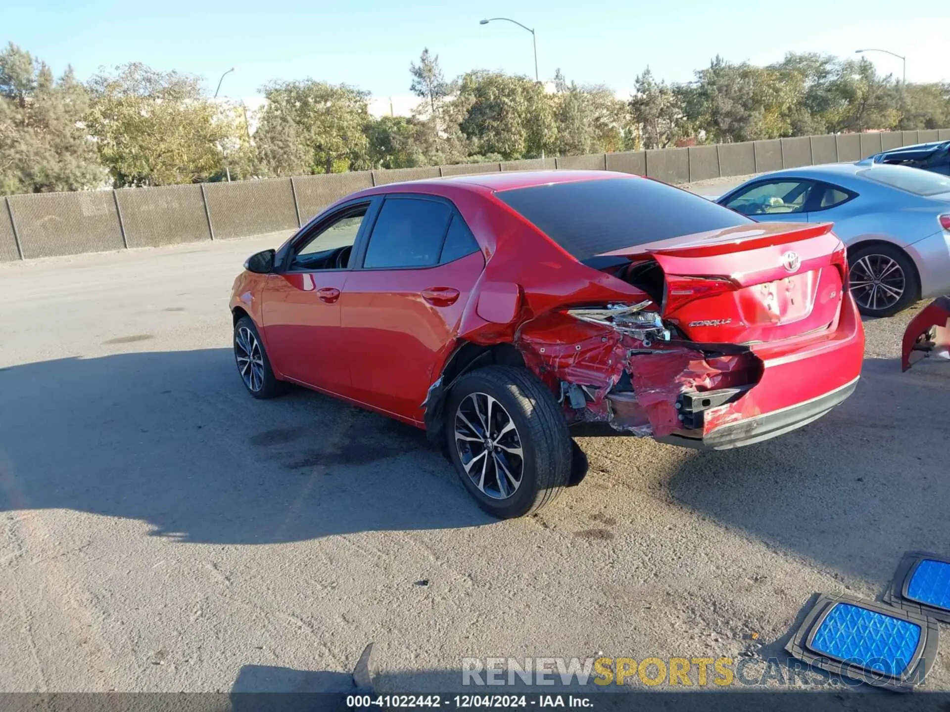 3 Photograph of a damaged car 2T1BURHE0KC158977 TOYOTA COROLLA 2019