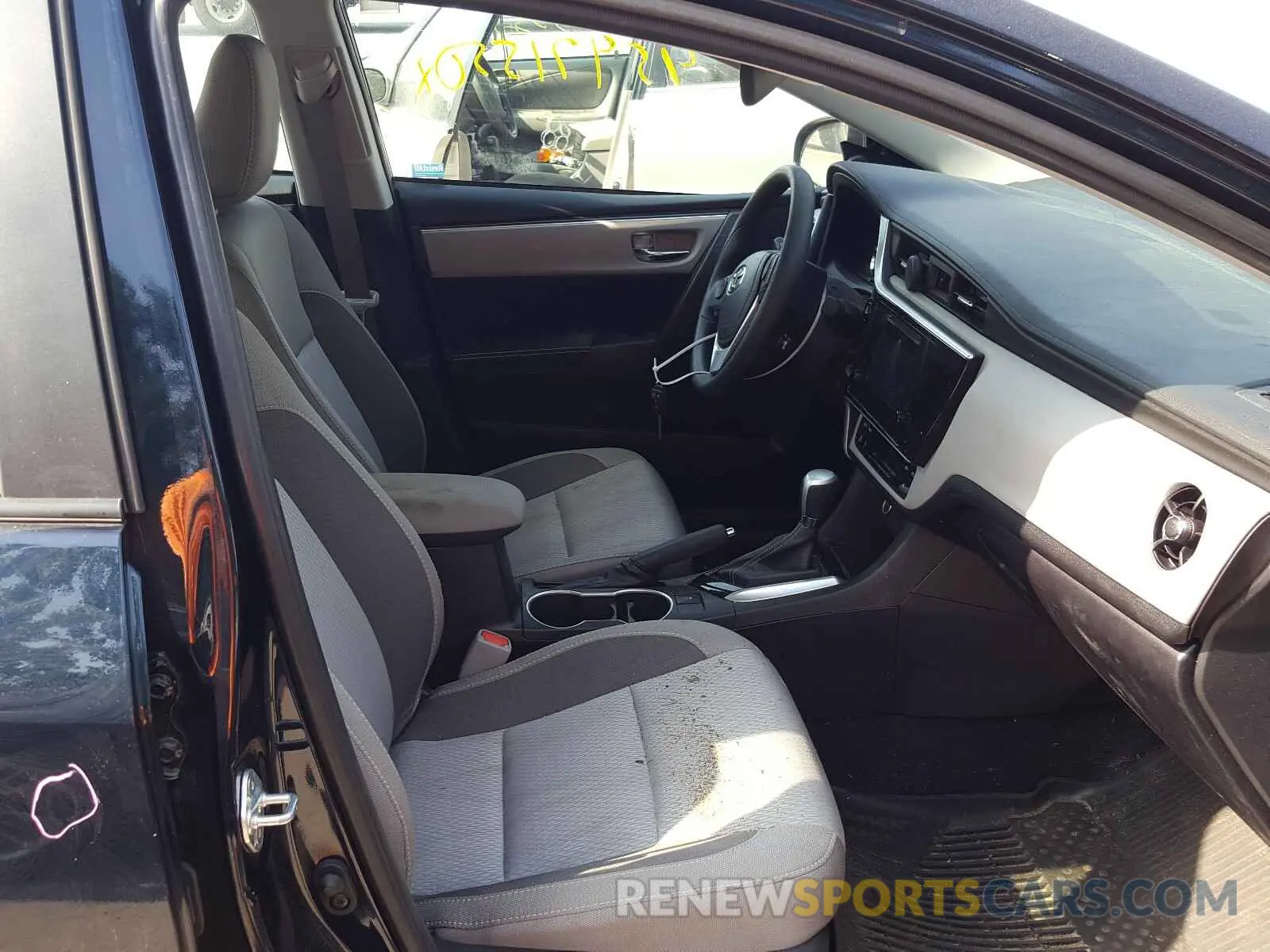 5 Photograph of a damaged car 2T1BURHE0KC170451 TOYOTA COROLLA 2019