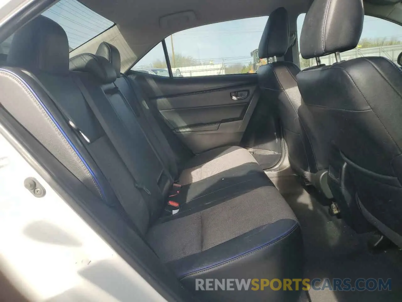 10 Photograph of a damaged car 2T1BURHE0KC180350 TOYOTA COROLLA 2019