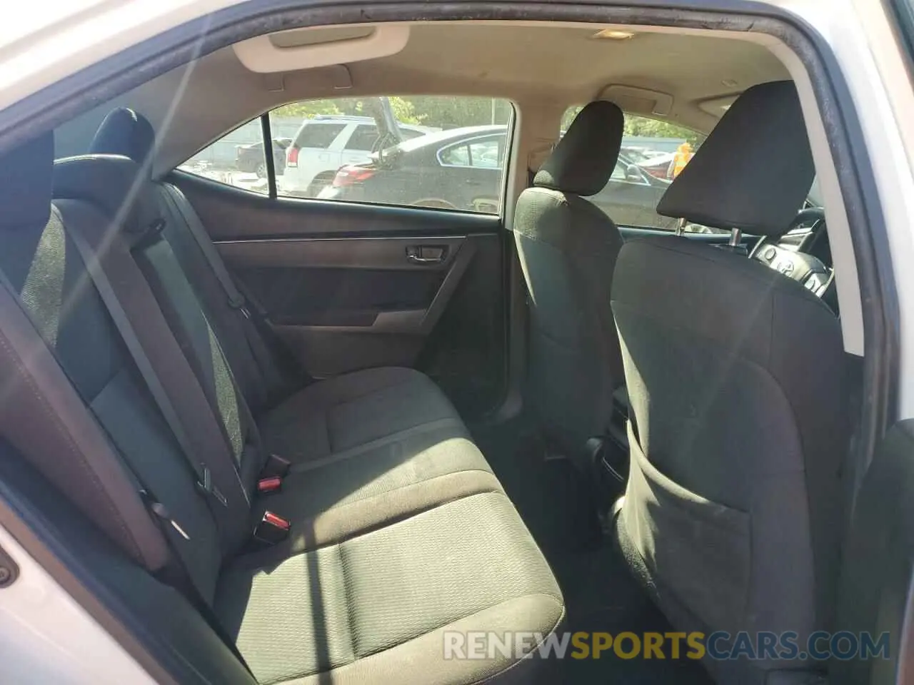 10 Photograph of a damaged car 2T1BURHE0KC204145 TOYOTA COROLLA 2019