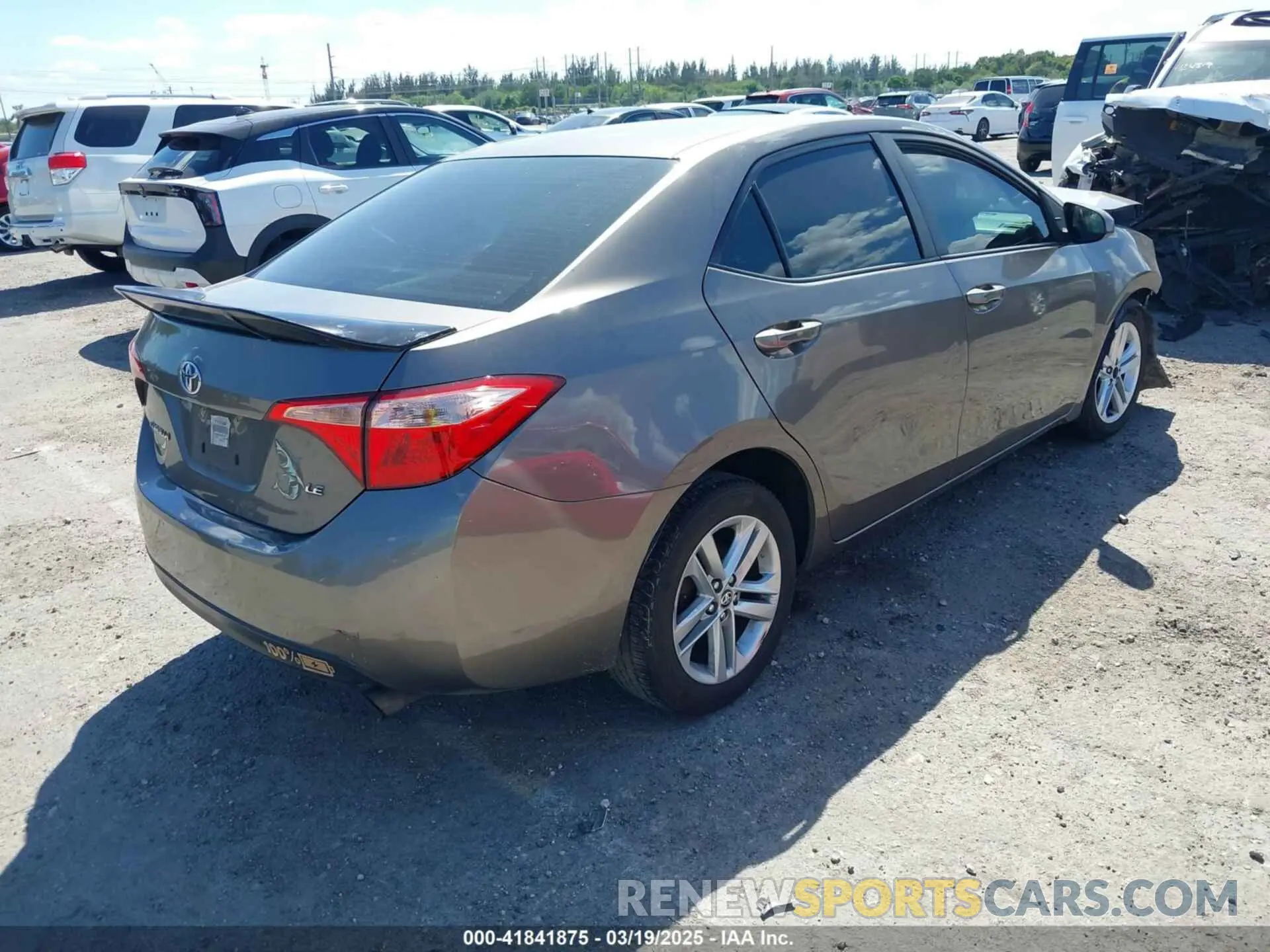 4 Photograph of a damaged car 2T1BURHE0KC204159 TOYOTA COROLLA 2019