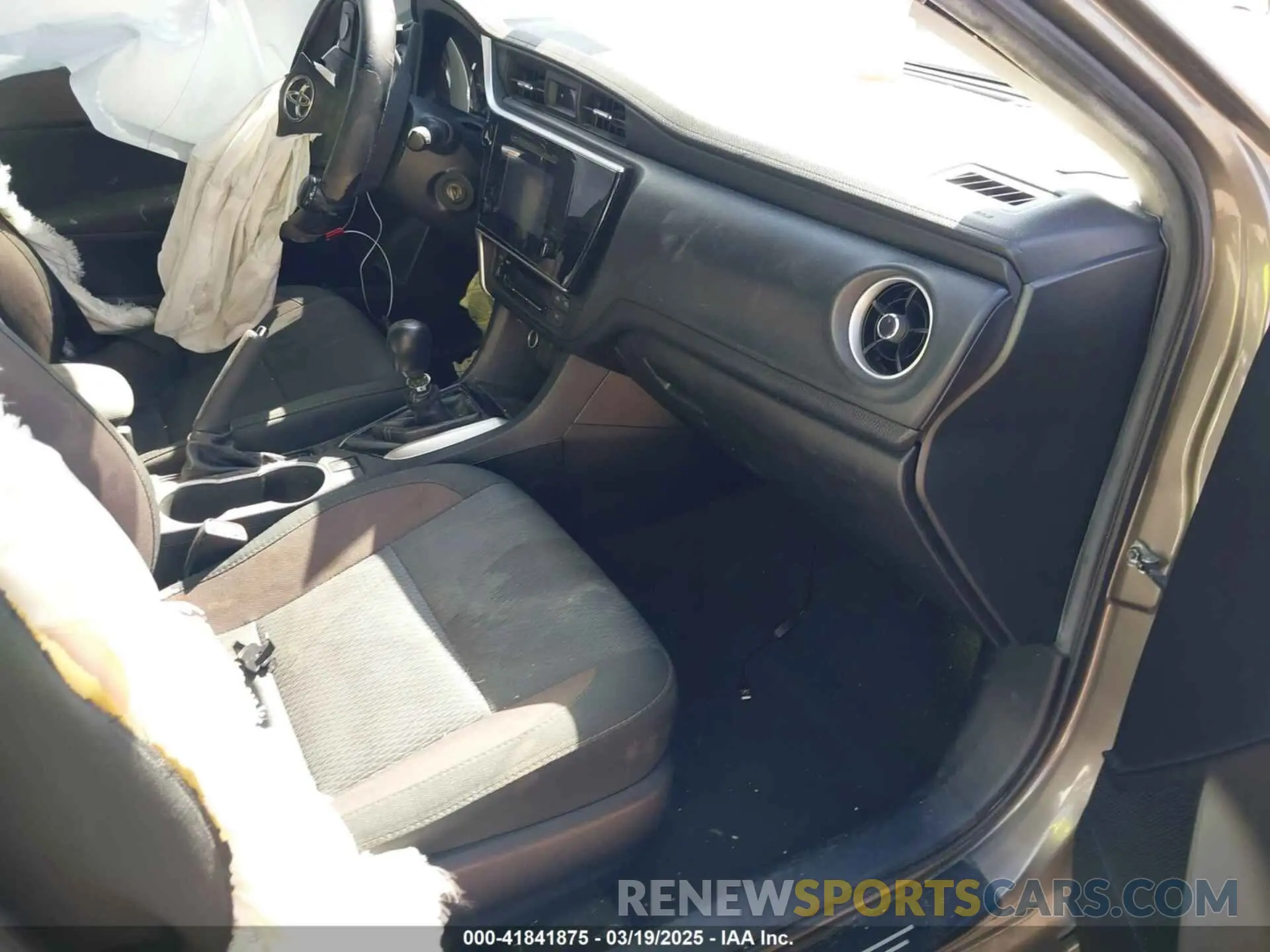 5 Photograph of a damaged car 2T1BURHE0KC204159 TOYOTA COROLLA 2019