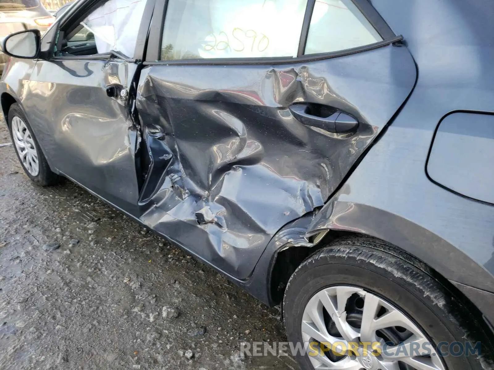 10 Photograph of a damaged car 2T1BURHE0KC208194 TOYOTA COROLLA 2019