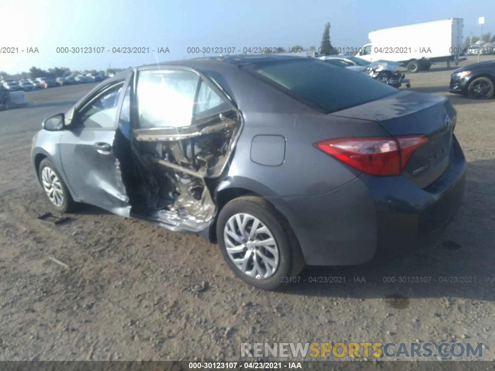 3 Photograph of a damaged car 2T1BURHE0KC218028 TOYOTA COROLLA 2019