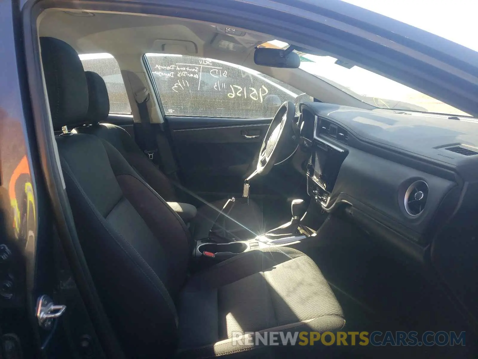 5 Photograph of a damaged car 2T1BURHE0KC242653 TOYOTA COROLLA 2019