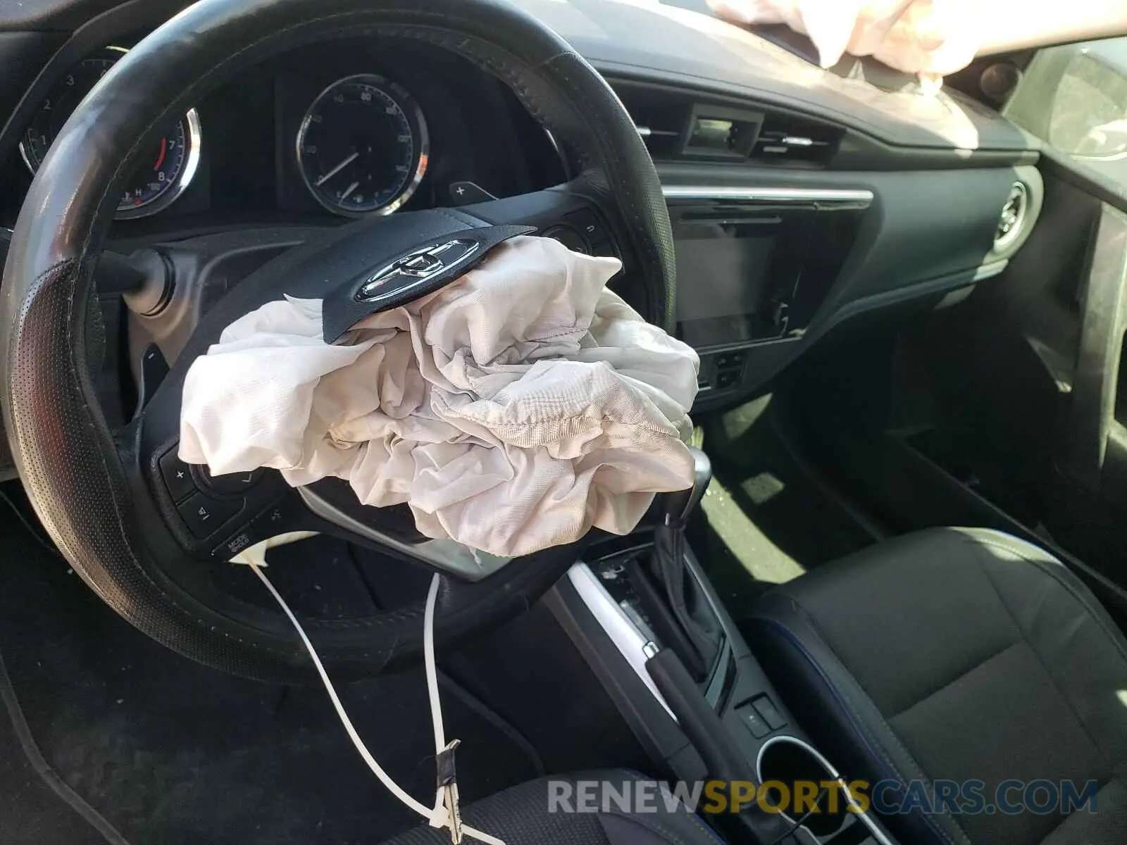 9 Photograph of a damaged car 2T1BURHE0KC243768 TOYOTA COROLLA 2019