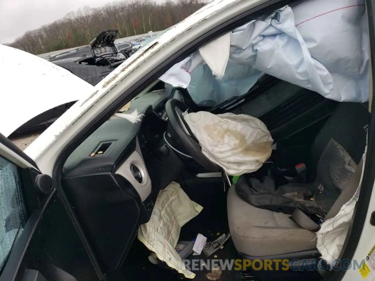 7 Photograph of a damaged car 2T1BURHE1KC127043 TOYOTA COROLLA 2019