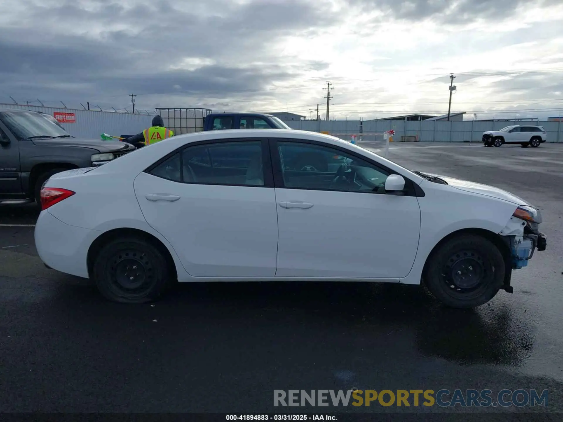 14 Photograph of a damaged car 2T1BURHE1KC163721 TOYOTA COROLLA 2019