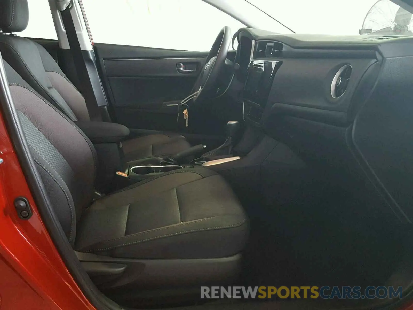 5 Photograph of a damaged car 2T1BURHE1KC169938 TOYOTA COROLLA 2019