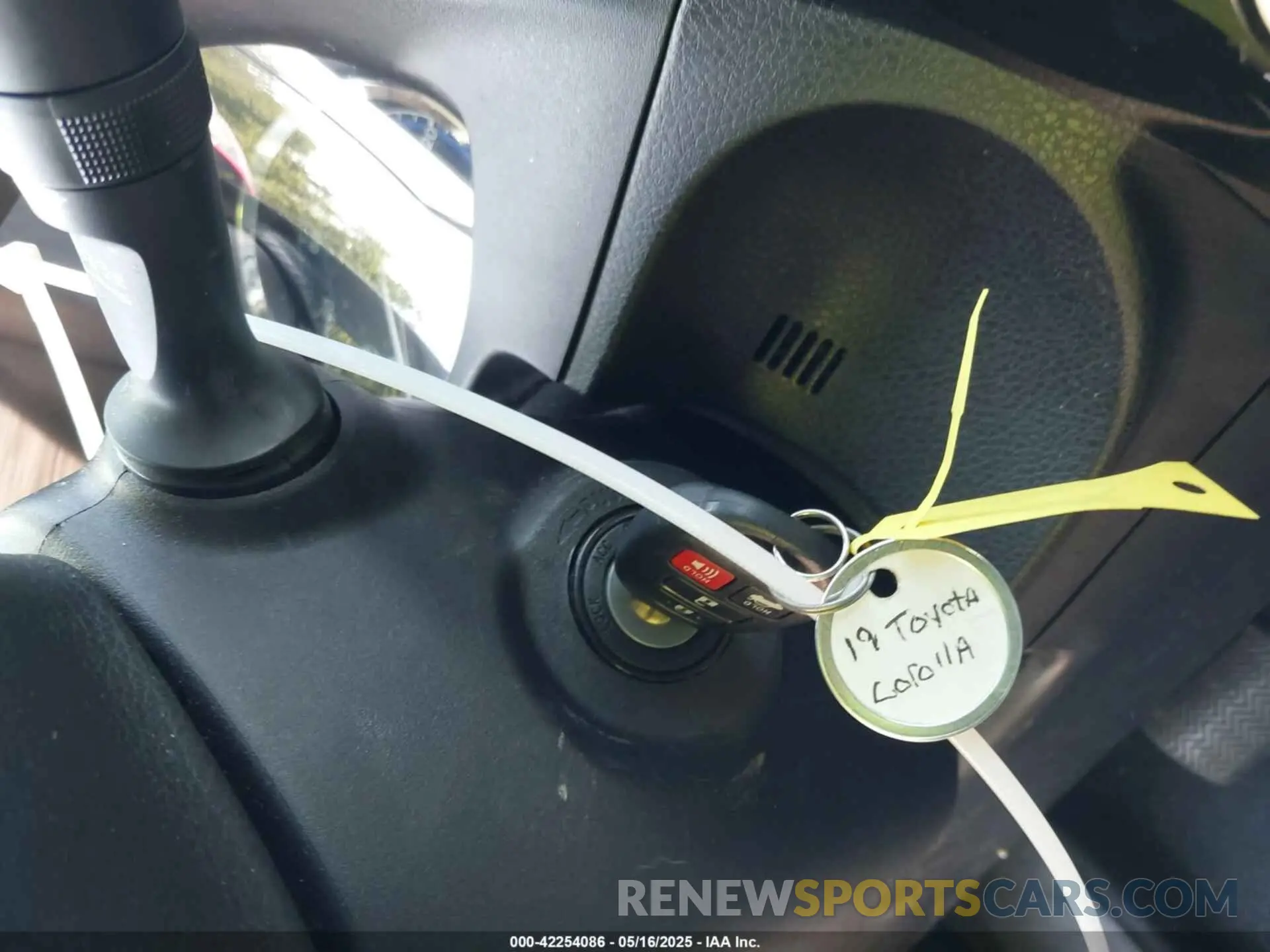 11 Photograph of a damaged car 2T1BURHE1KC171012 TOYOTA COROLLA 2019