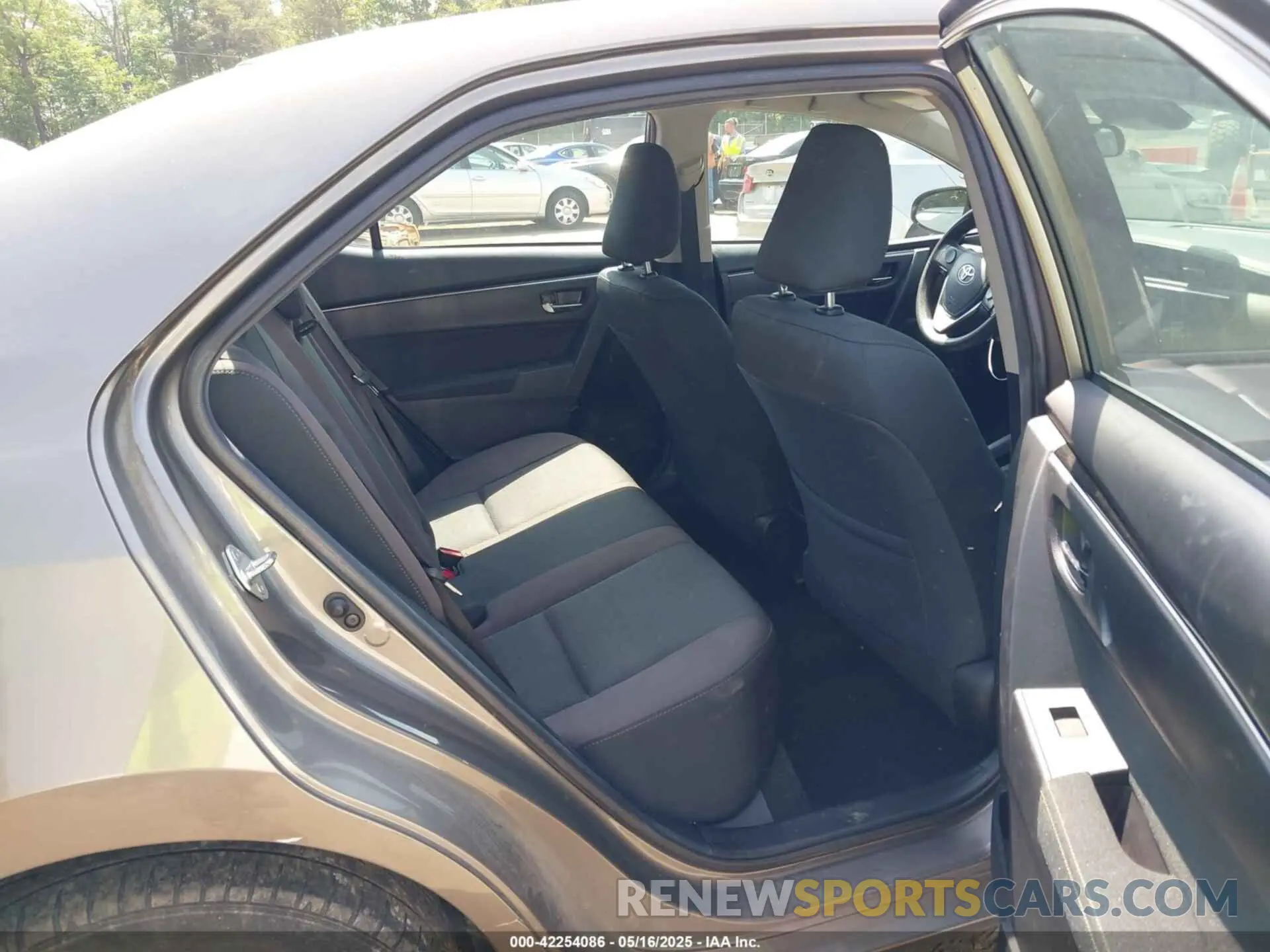 8 Photograph of a damaged car 2T1BURHE1KC171012 TOYOTA COROLLA 2019