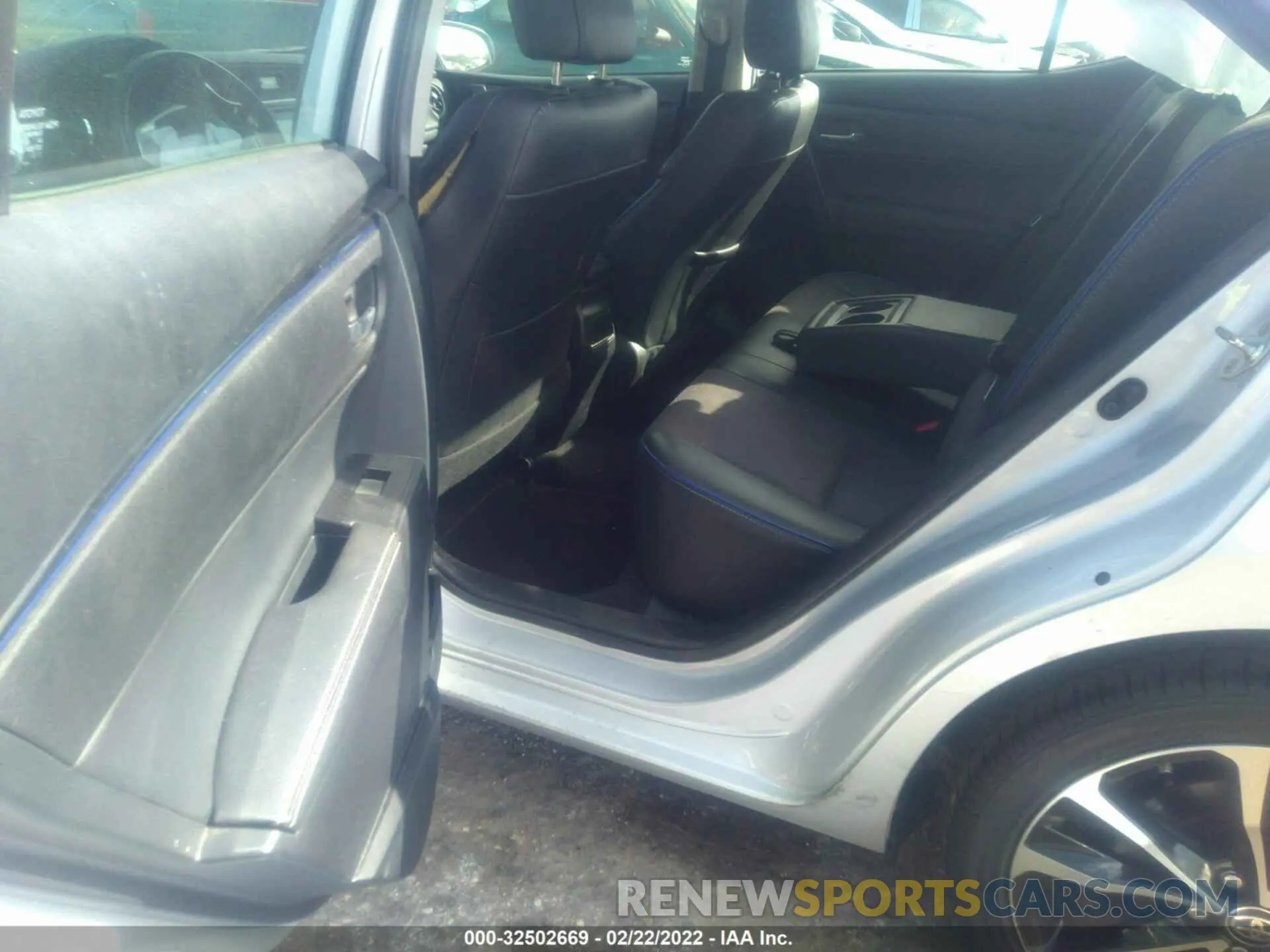 8 Photograph of a damaged car 2T1BURHE1KC215493 TOYOTA COROLLA 2019