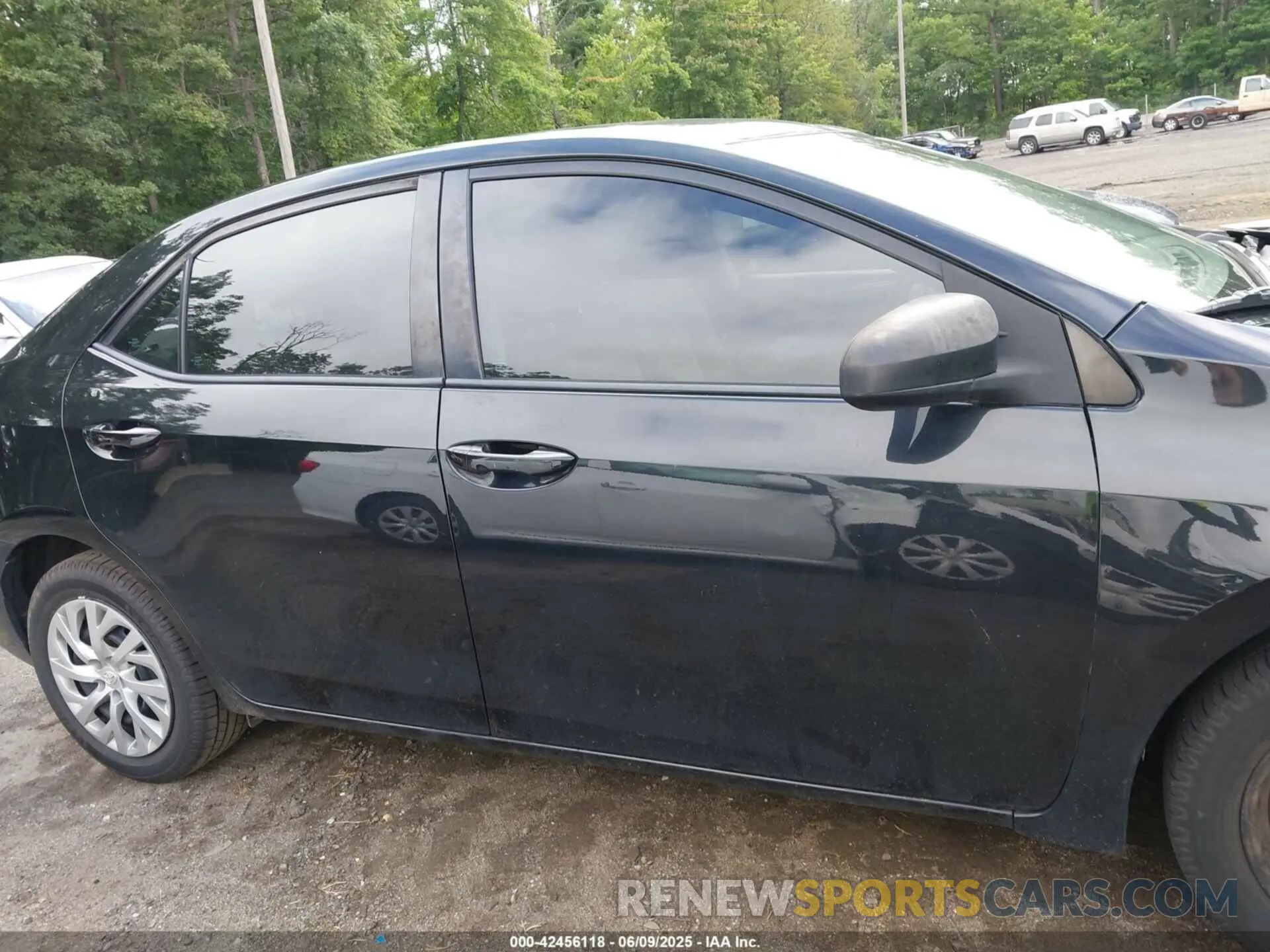 13 Photograph of a damaged car 2T1BURHE1KC232004 TOYOTA COROLLA 2019