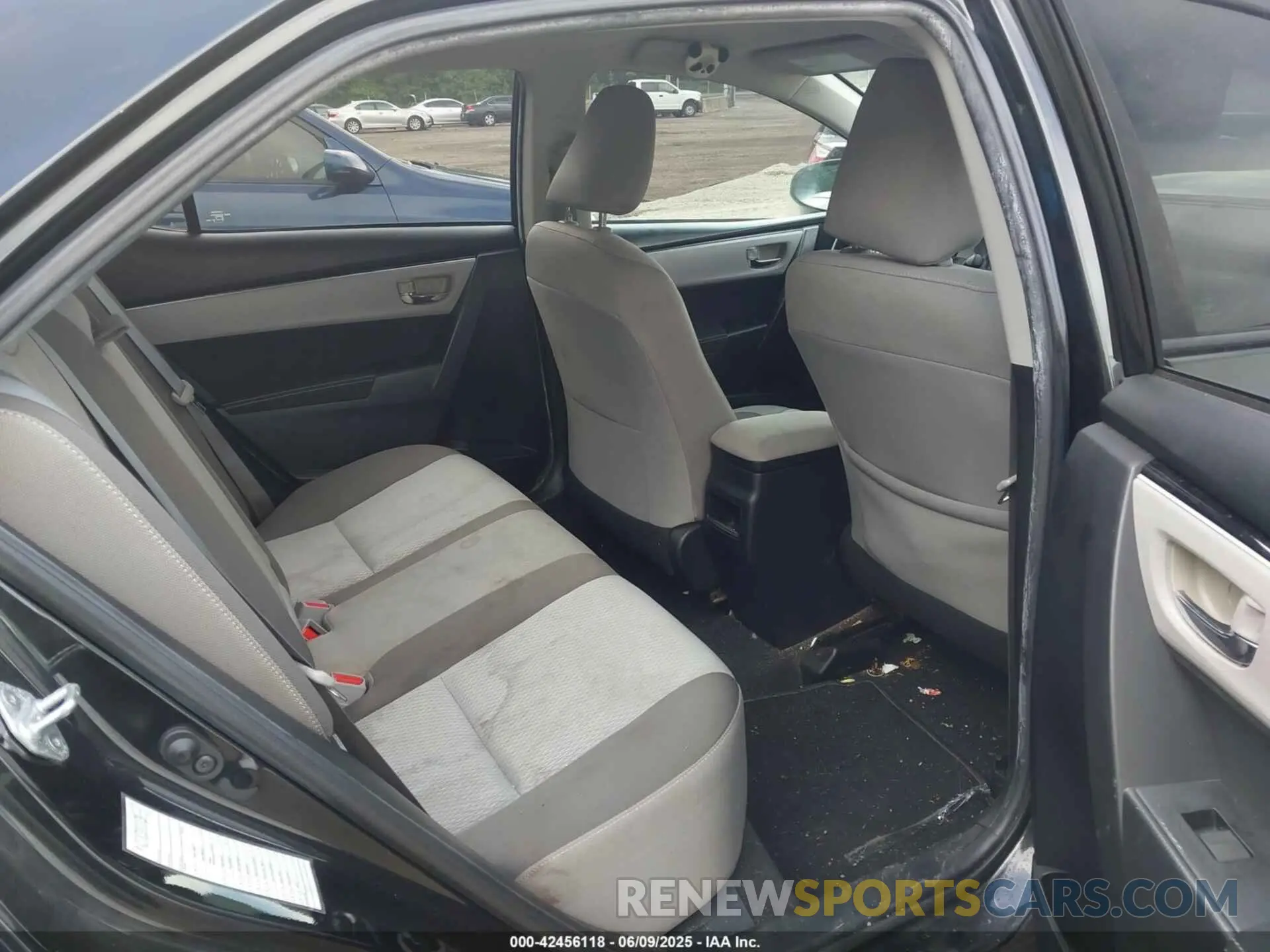 8 Photograph of a damaged car 2T1BURHE1KC232004 TOYOTA COROLLA 2019