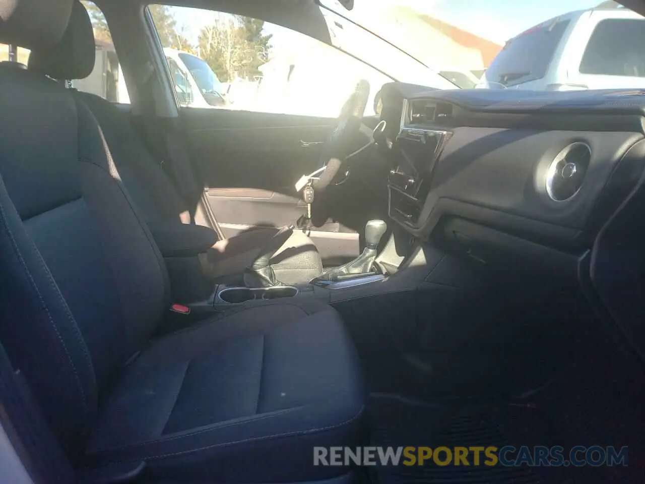 5 Photograph of a damaged car 2T1BURHE1KC247053 TOYOTA COROLLA 2019